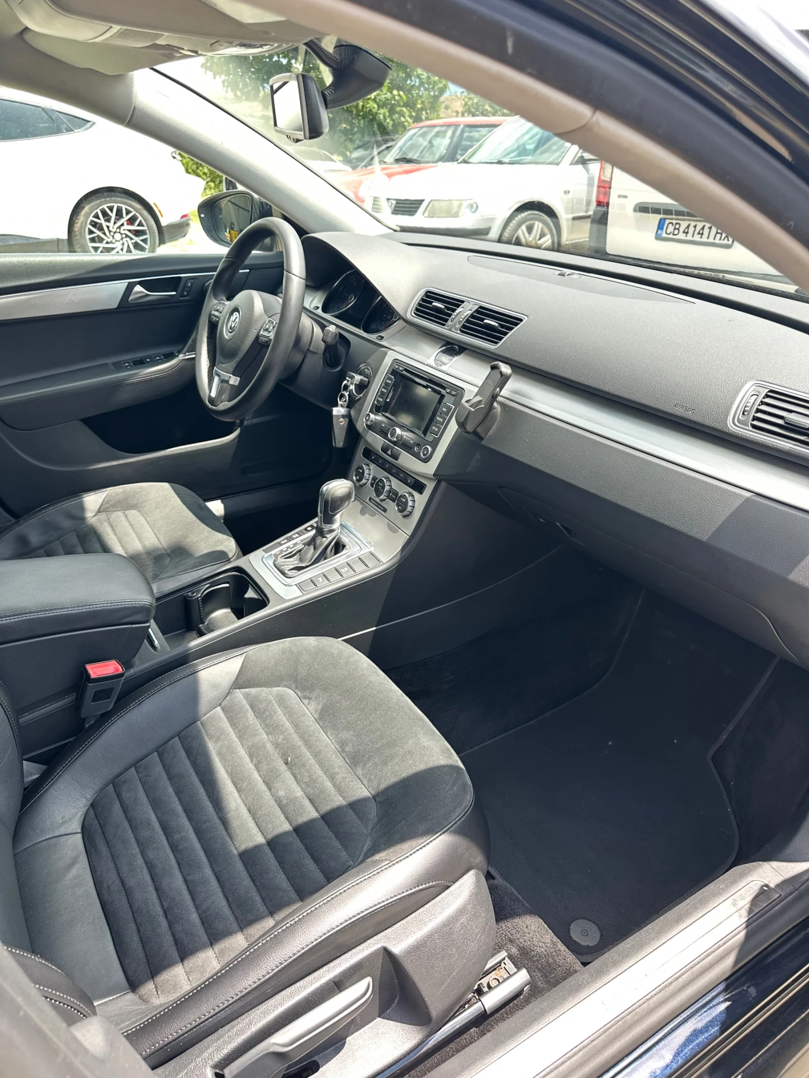 VW Passat 2.0TDI DSG Highline, снимка 12 - Автомобили и джипове - 55410114