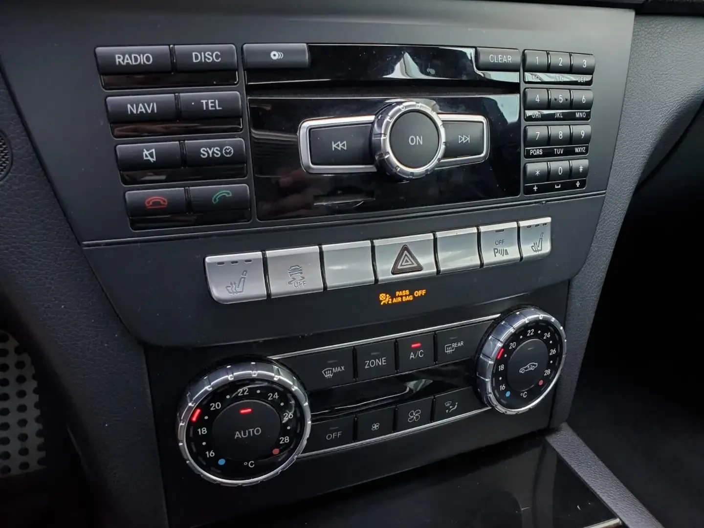Mercedes-Benz C 63 AMG 6.2* V8* FACELIFT* DESIGNO* CARBON* , снимка 8 - Автомобили и джипове - 55612317