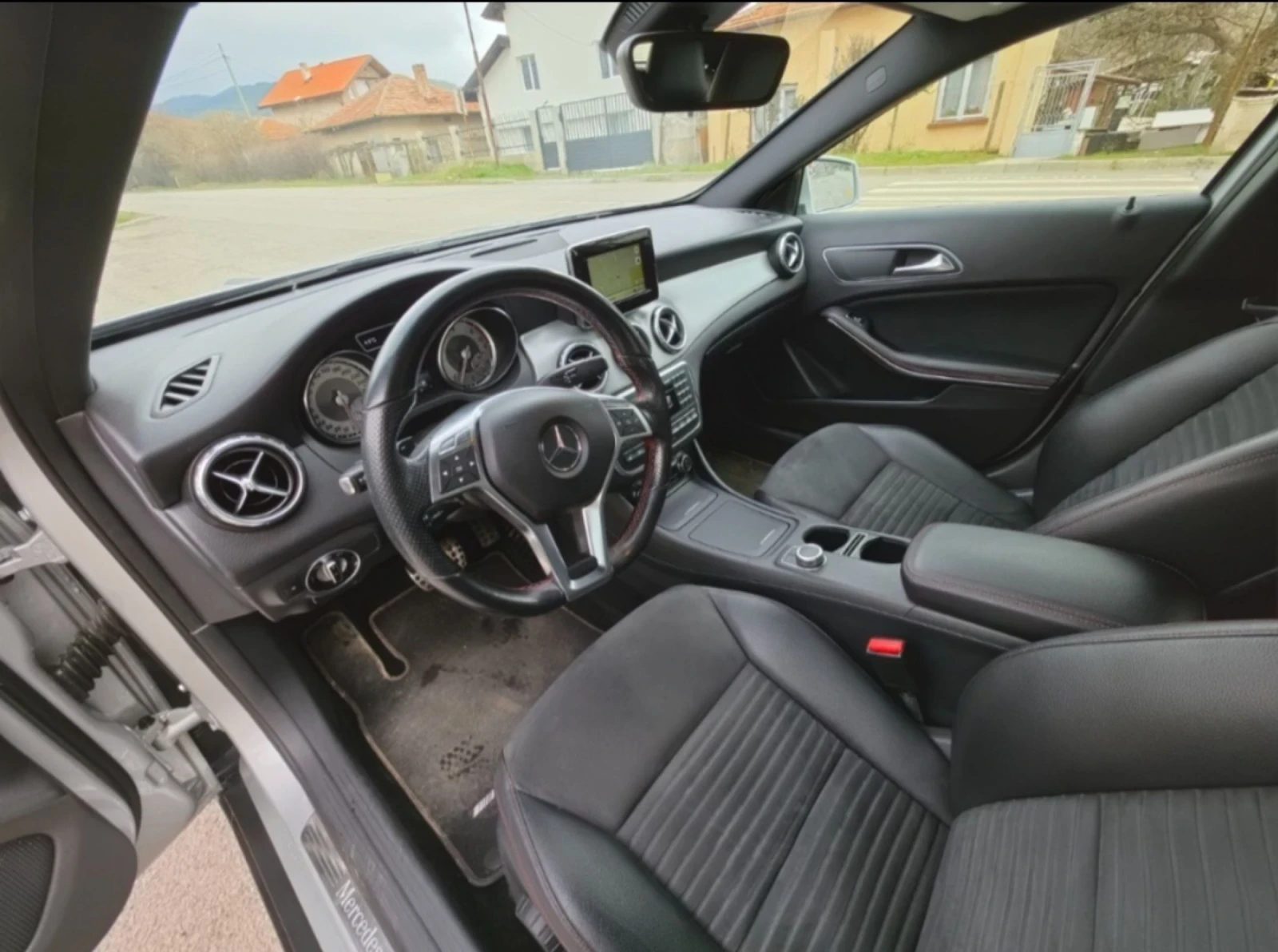 Mercedes-Benz GLA 220 AMG-PACK 4 Matic 7G, снимка 5 - Автомобили и джипове - 54206925