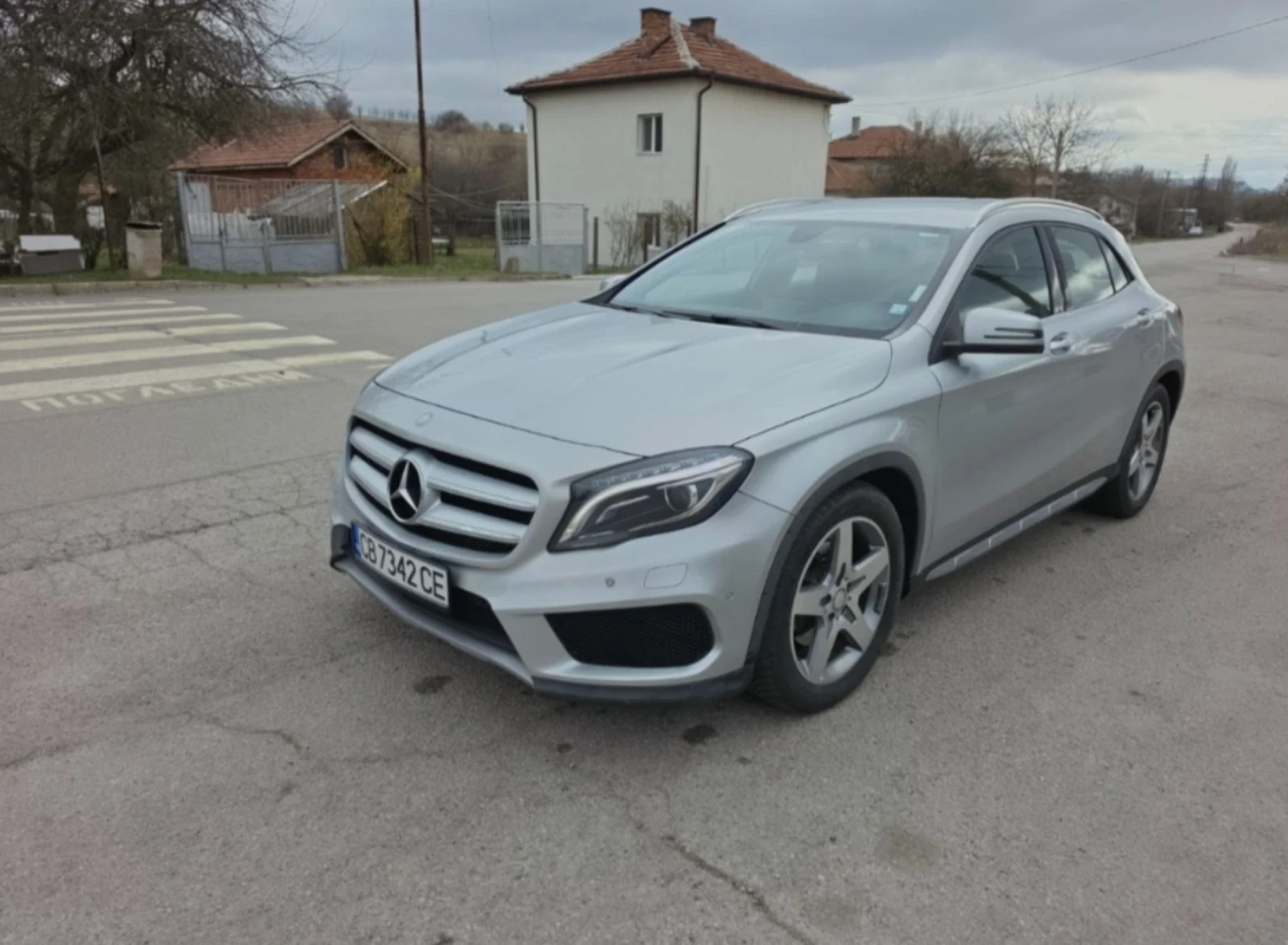 Mercedes-Benz GLA 220 AMG-PACK 4 Matic 7G, снимка 2 - Автомобили и джипове - 54206925