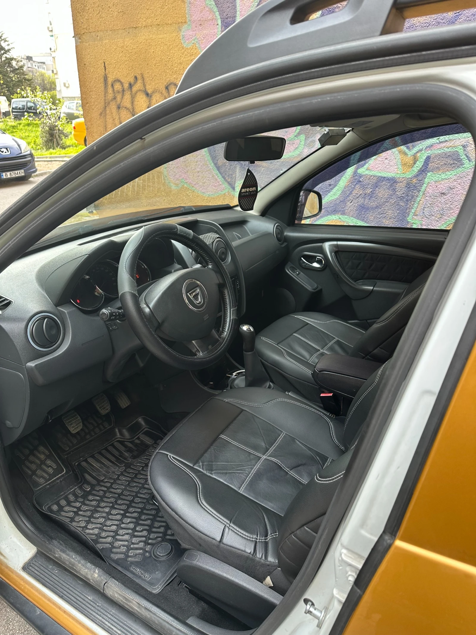 Dacia Duster 1.6, снимка 4 - Автомобили и джипове - 55074858