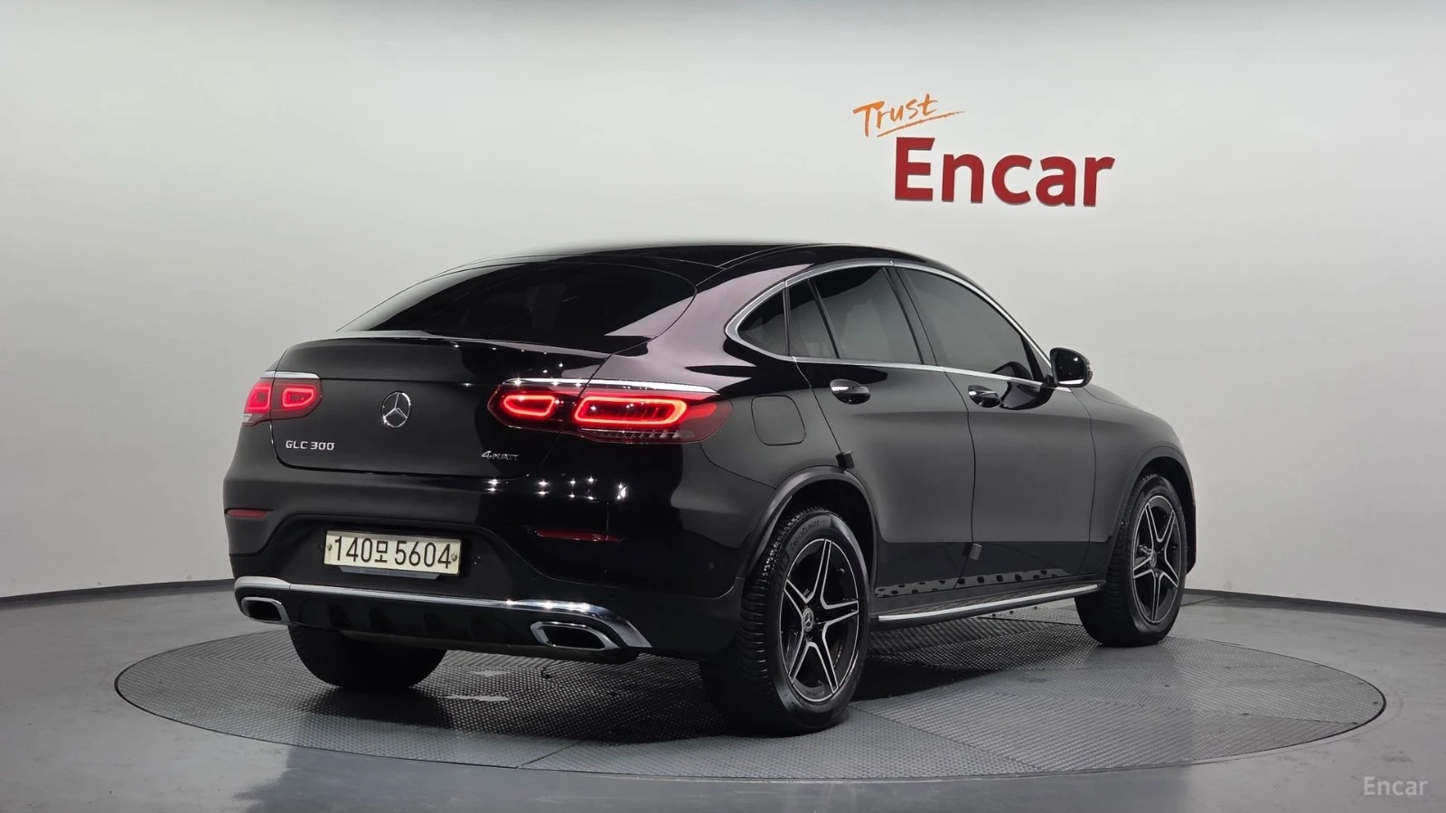 Mercedes-Benz GLC 300 4MATIC* КОЖА* ПОДГРЕВ* ОБДУХВ* PANO* , снимка 2 - Автомобили и джипове - 55675075