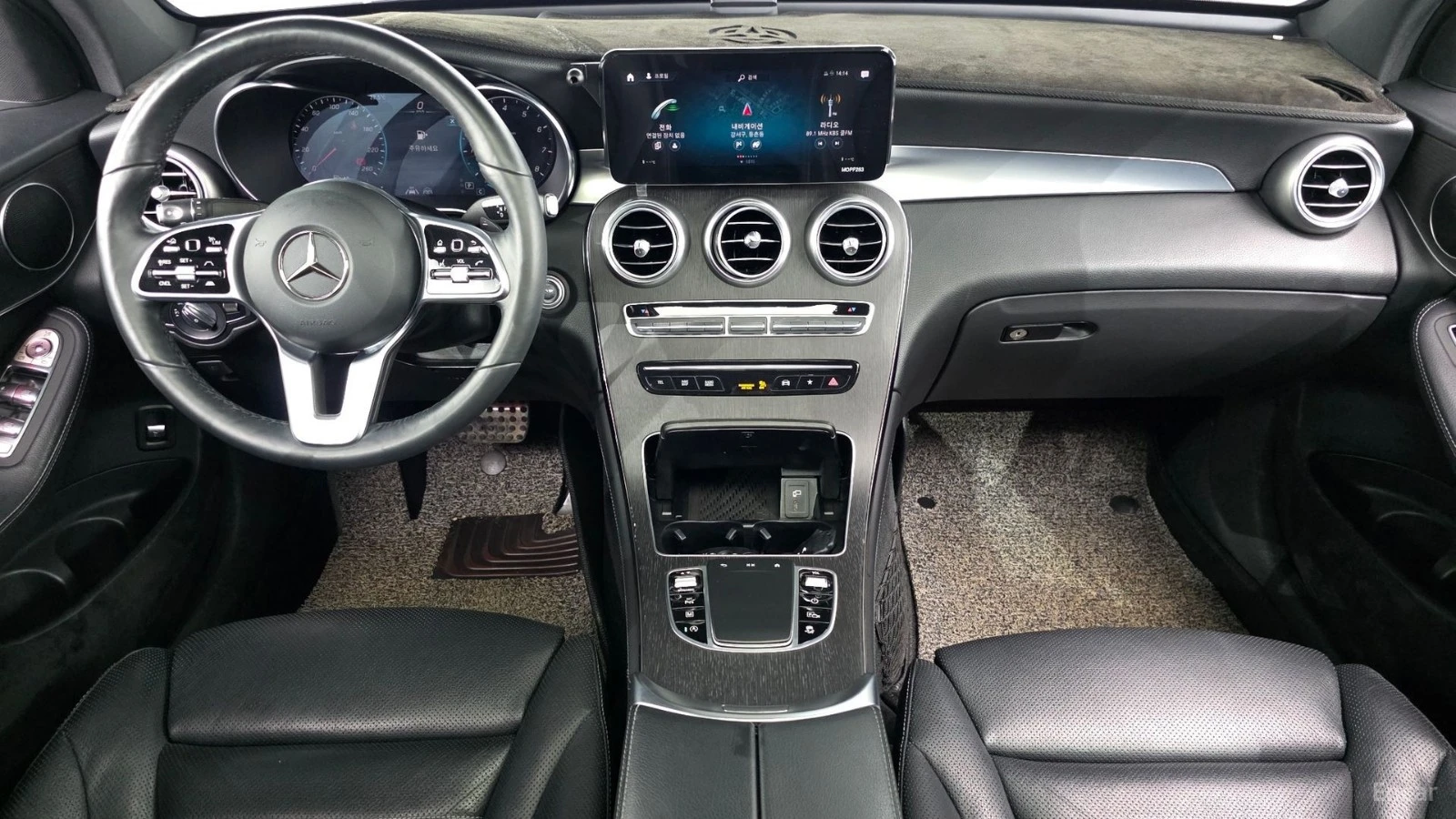 Mercedes-Benz GLC 300 4MATIC* КОЖА* ПОДГРЕВ* ОБДУХВ* PANO* , снимка 6 - Автомобили и джипове - 55675075
