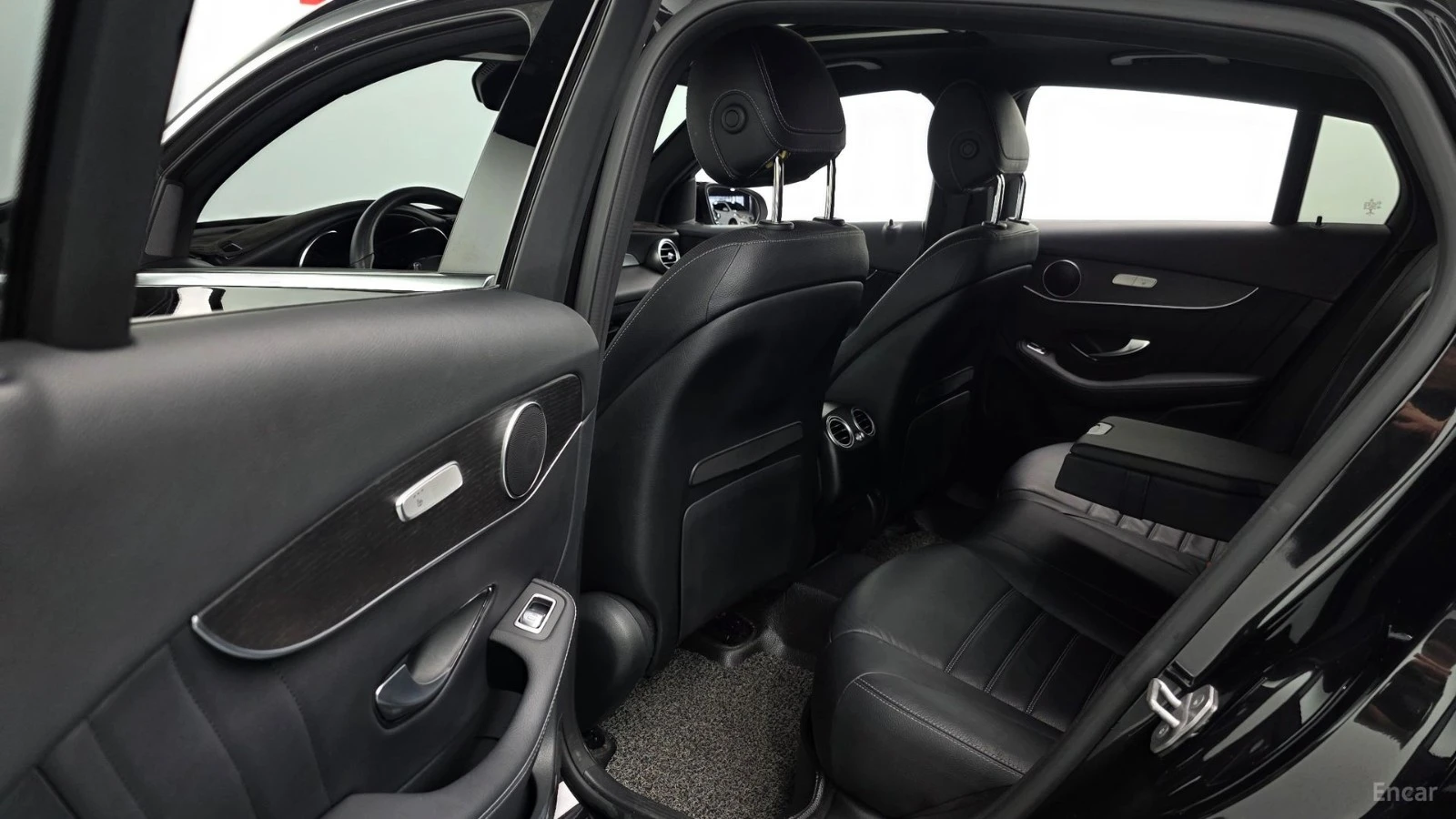 Mercedes-Benz GLC 300 4MATIC* КОЖА* ПОДГРЕВ* ОБДУХВ* PANO* , снимка 11 - Автомобили и джипове - 55675075