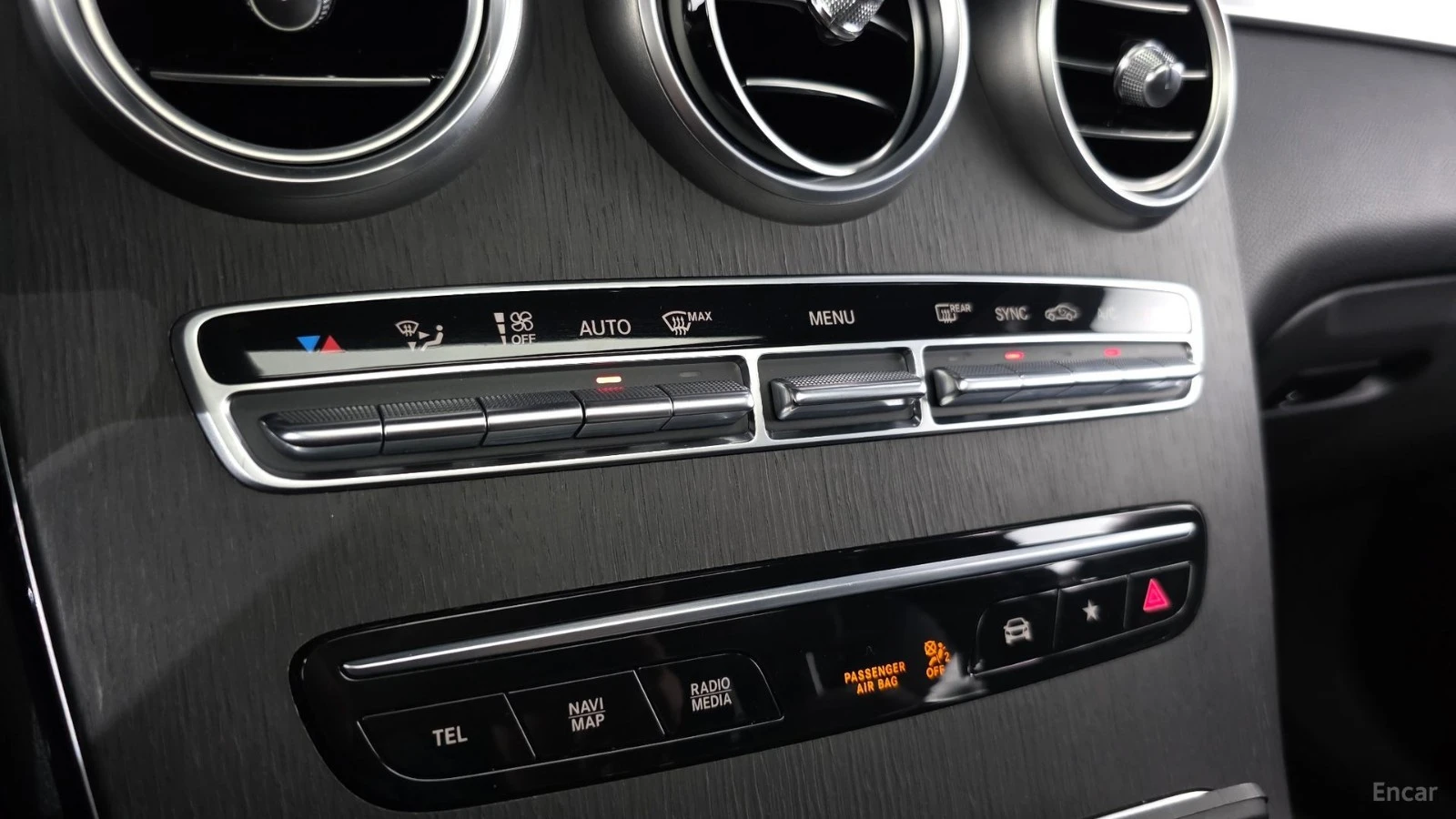 Mercedes-Benz GLC 300 4MATIC* КОЖА* ПОДГРЕВ* ОБДУХВ* PANO* , снимка 15 - Автомобили и джипове - 55675075
