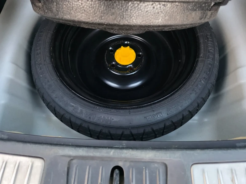 Toyota Avensis 2.0 D4D Панорама Navi Камера, снимка 10 - Автомобили и джипове - 52122760