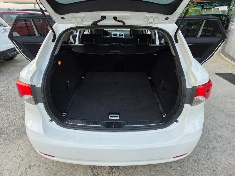 Toyota Avensis 2.0 D4D Панорама Navi Камера, снимка 9 - Автомобили и джипове - 52122760