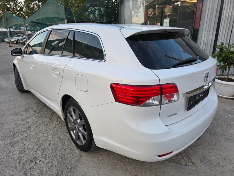 Toyota Avensis 2.0 D4D Панорама Navi Камера, снимка 2 - Автомобили и джипове - 52122760