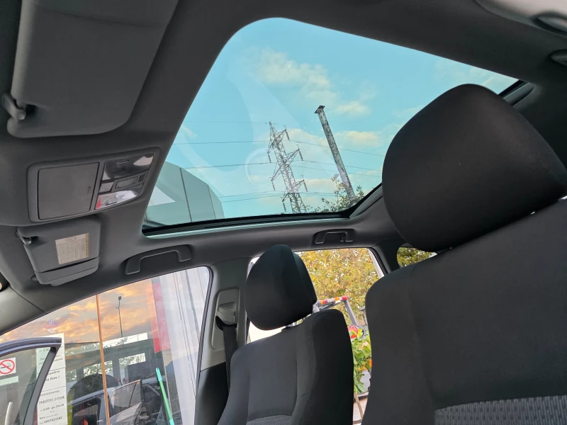 Toyota Avensis 2.0 D4D Панорама Navi Камера, снимка 15 - Автомобили и джипове - 52122760