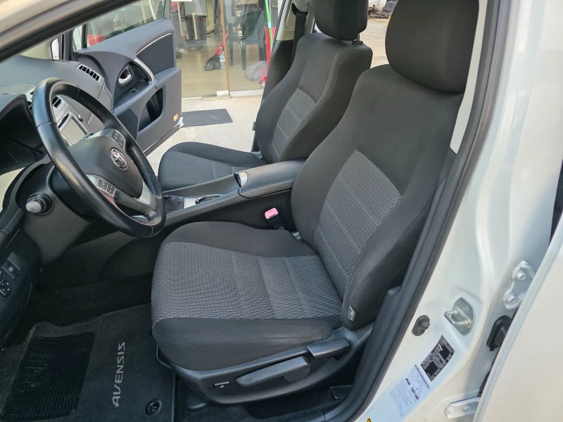 Toyota Avensis 2.0 D4D Панорама Navi Камера, снимка 6 - Автомобили и джипове - 52122760