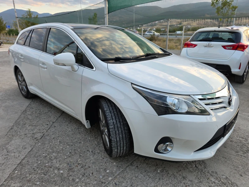 Toyota Avensis 2.0 D4D Панорама Navi Камера, снимка 3 - Автомобили и джипове - 52122760