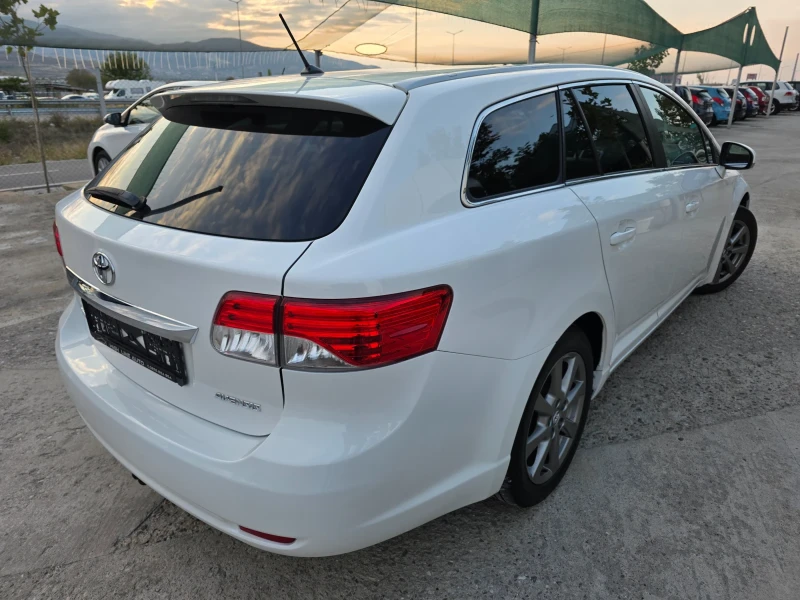 Toyota Avensis 2.0 D4D Панорама Navi Камера, снимка 4 - Автомобили и джипове - 52122760