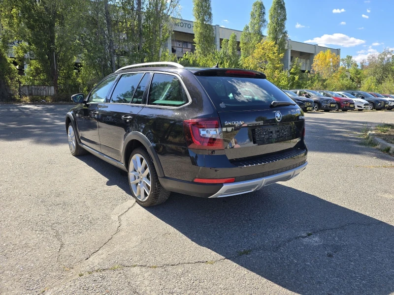 Skoda Octavia 2 0TDI/SCOUT/4X4/АВТОМАТИК/ПАНОРАМА/ЛЕД/КОЖА, снимка 5 - Автомобили и джипове - 52265226