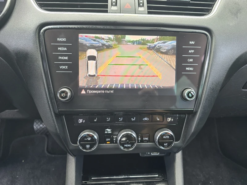 Skoda Octavia 2 0TDI/SCOUT/4X4/АВТОМАТИК/ПАНОРАМА/ЛЕД/КОЖА, снимка 13 - Автомобили и джипове - 52265226