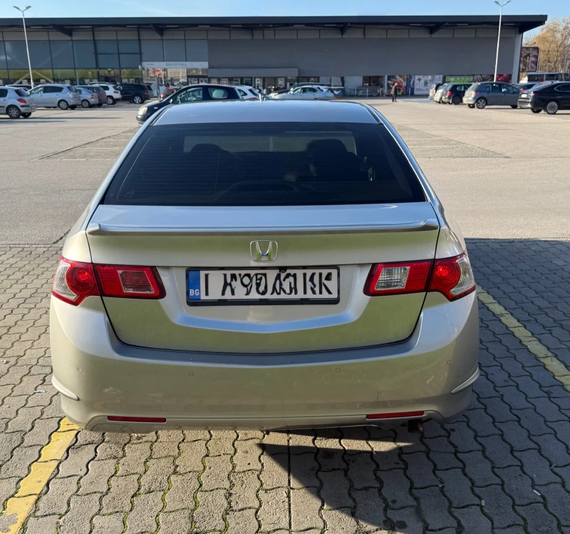 Honda Accord Седан, снимка 13 - Автомобили и джипове - 52710088