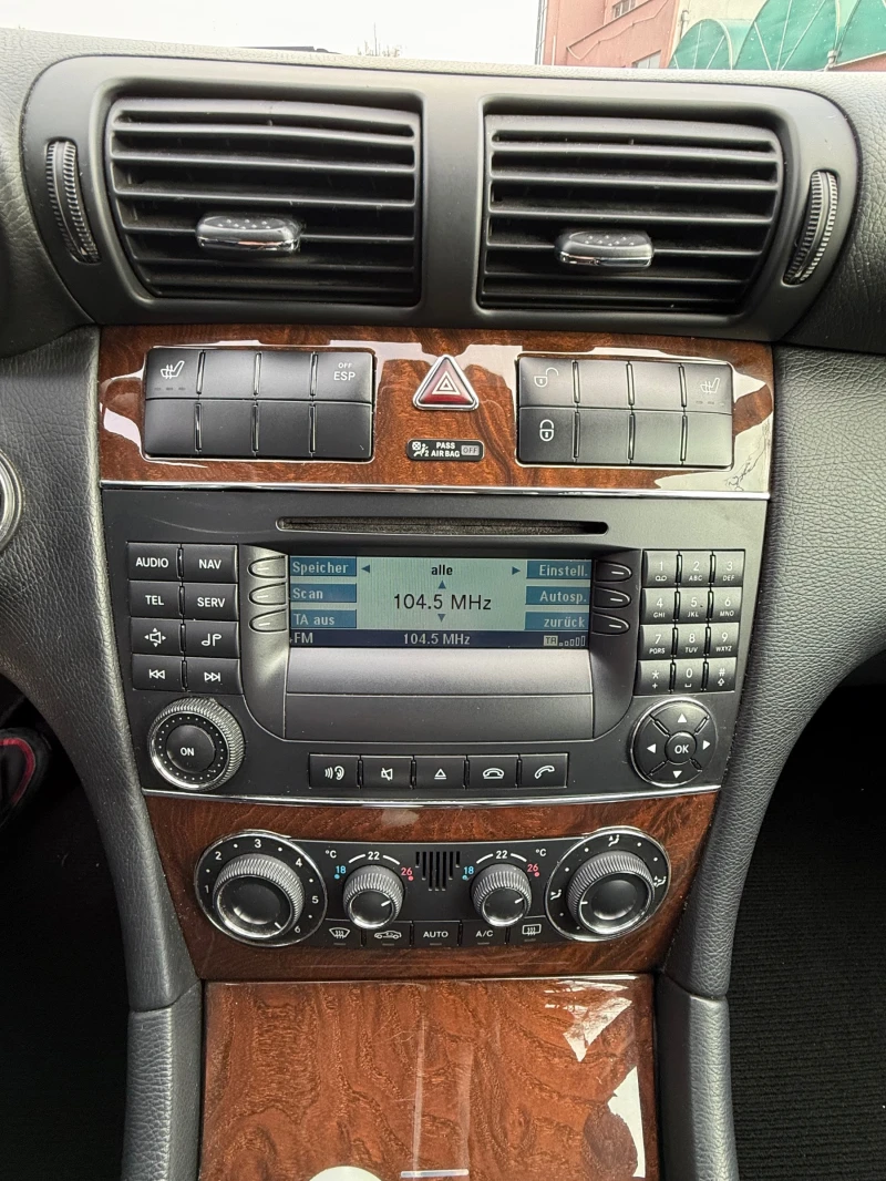 Mercedes-Benz C 220 C220 км реални НОВ ВНОС, снимка 17 - Автомобили и джипове - 53356313