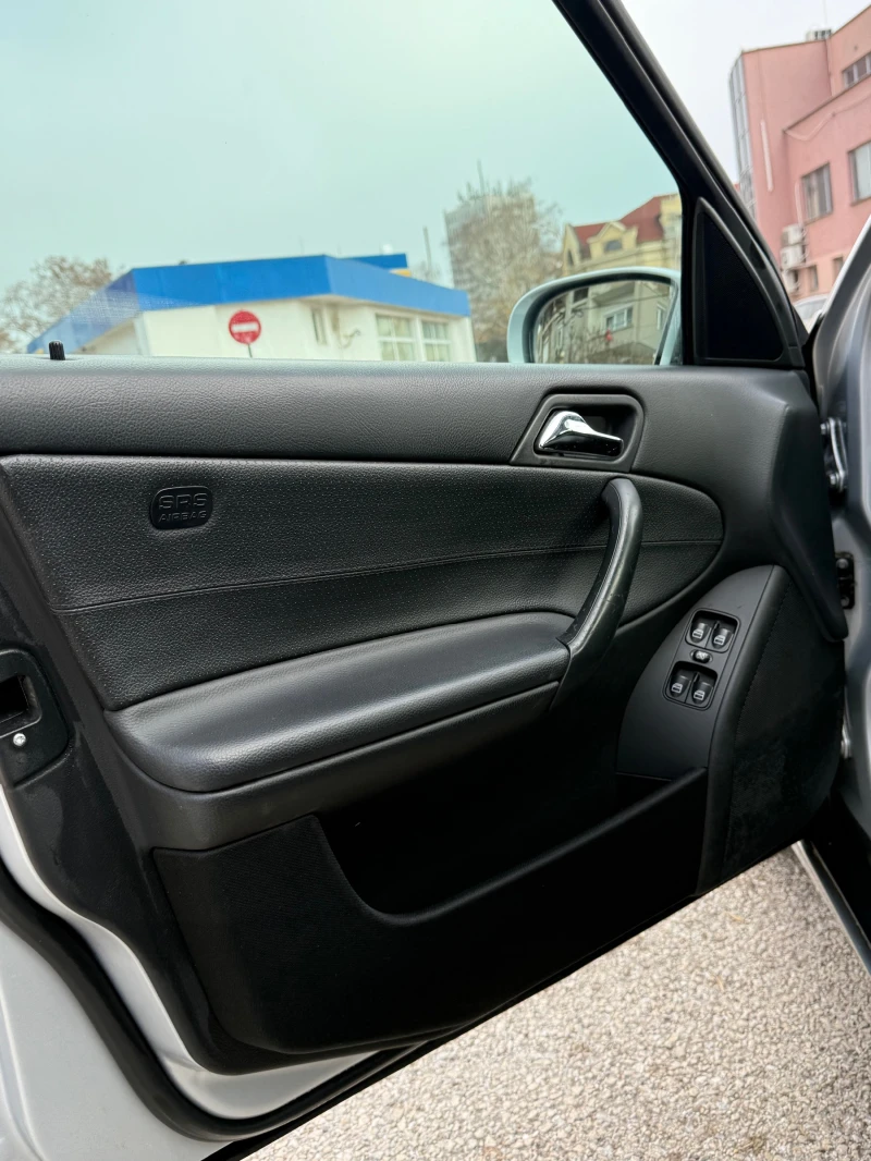 Mercedes-Benz C 220 C220 км реални НОВ ВНОС, снимка 12 - Автомобили и джипове - 53356313