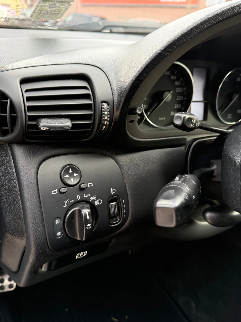 Mercedes-Benz C 220 C220 км реални НОВ ВНОС, снимка 9 - Автомобили и джипове - 53356313