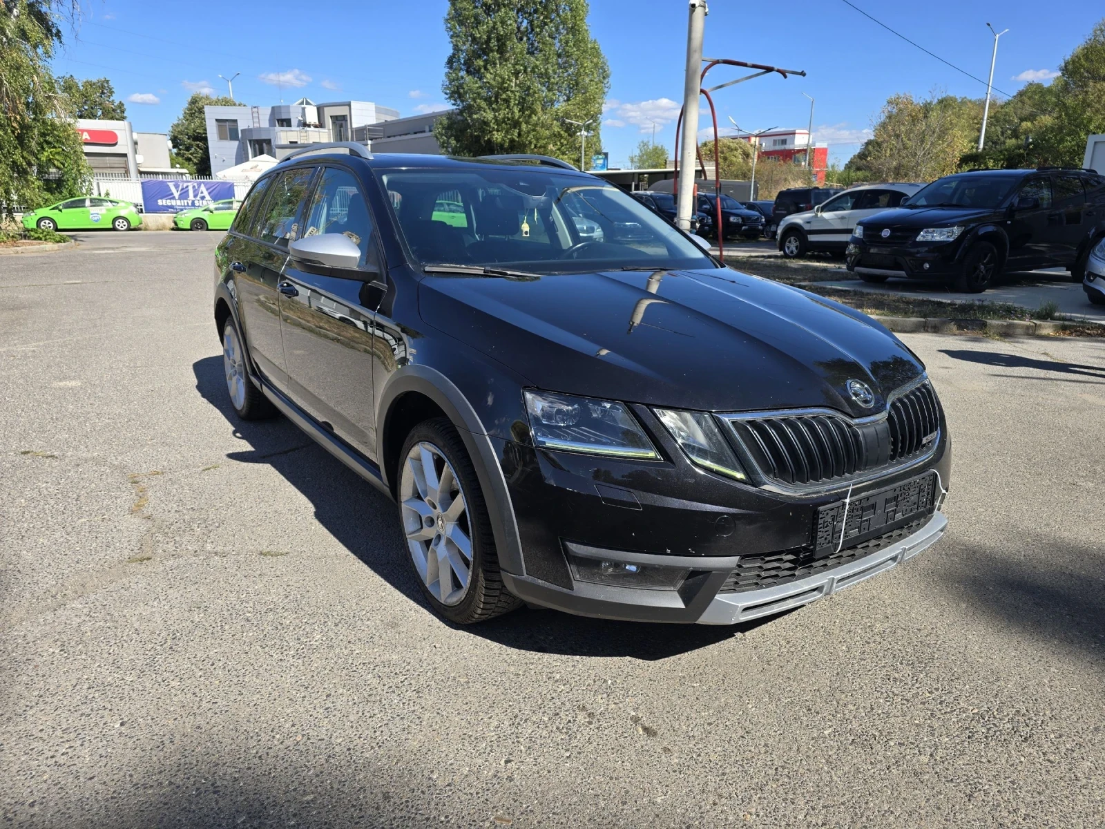 Skoda Octavia 2 0TDI/SCOUT/4X4/АВТОМАТИК/ПАНОРАМА/ЛЕД/КОЖА - изображение 3