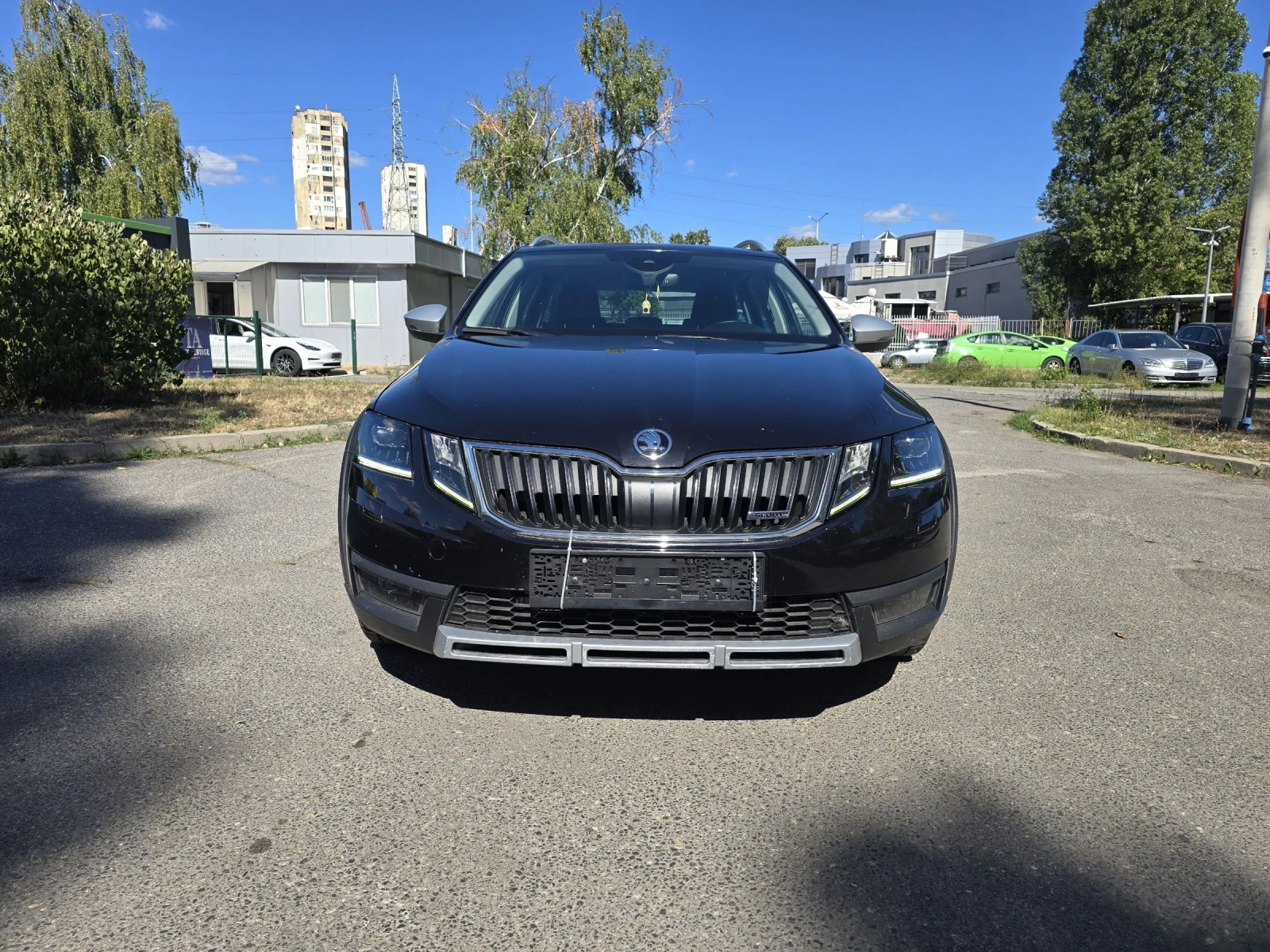 Skoda Octavia 2 0TDI/SCOUT/4X4/АВТОМАТИК/ПАНОРАМА/ЛЕД/КОЖА - изображение 2