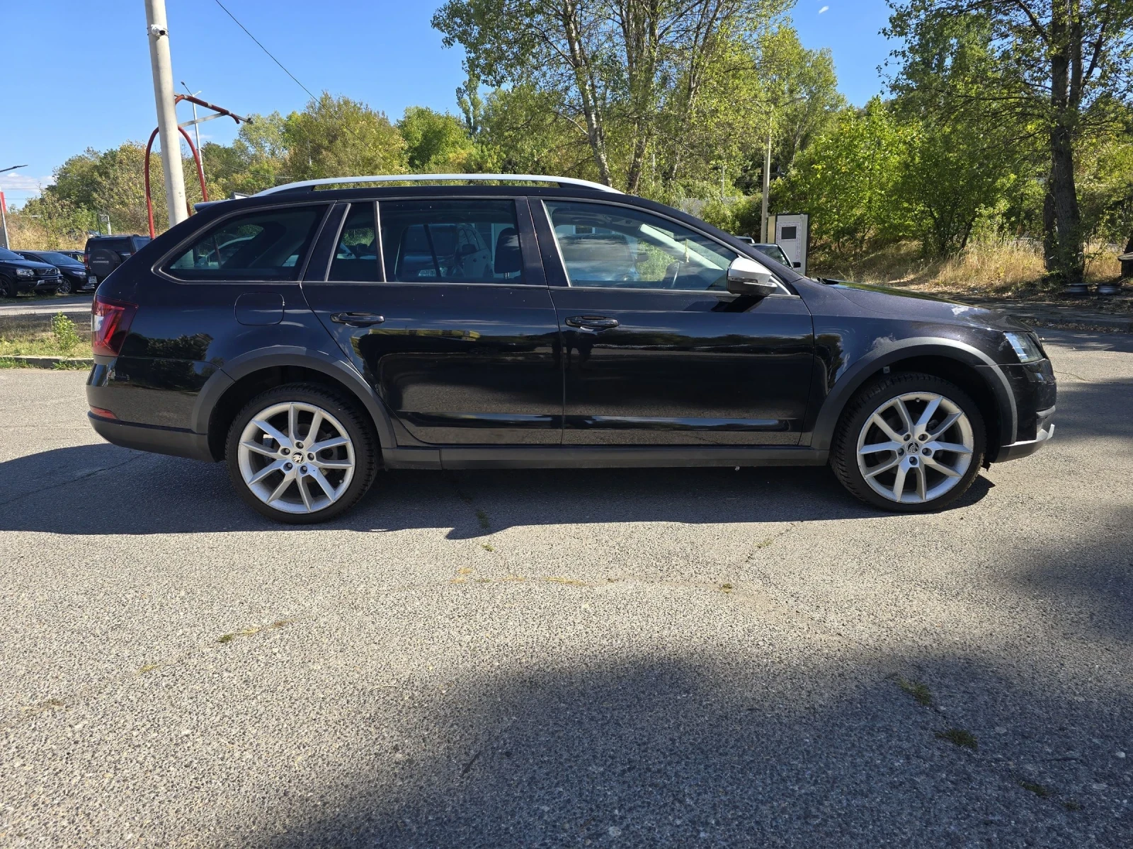 Skoda Octavia 2 0TDI/SCOUT/4X4/АВТОМАТИК/ПАНОРАМА/ЛЕД/КОЖА - изображение 7