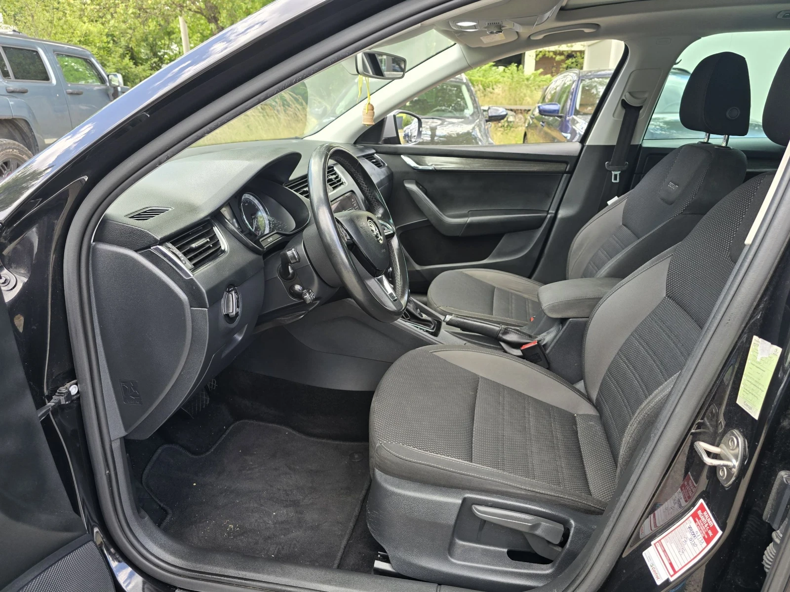 Skoda Octavia 2 0TDI/SCOUT/4X4/АВТОМАТИК/ПАНОРАМА/ЛЕД/КОЖА - изображение 9