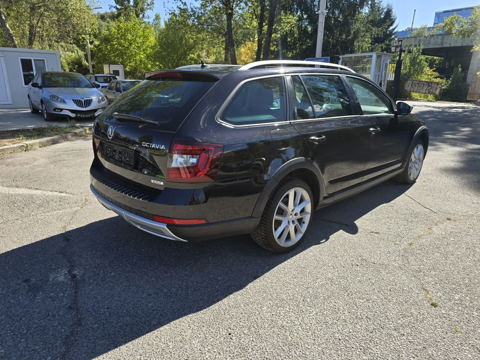 Skoda Octavia 2 0TDI/SCOUT/4X4/АВТОМАТИК/ПАНОРАМА/ЛЕД/КОЖА - изображение 4