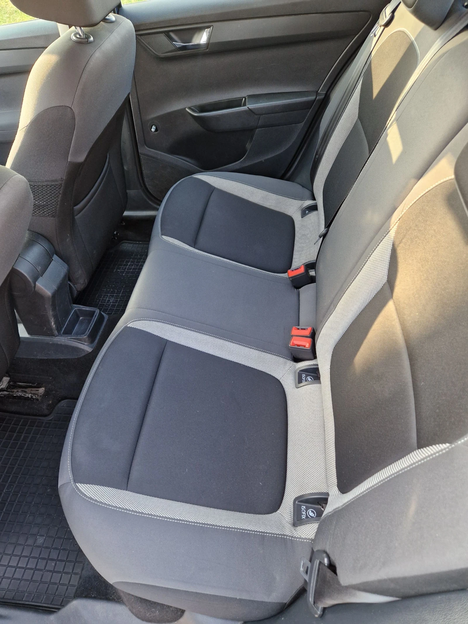 Skoda Fabia, снимка 8 - Автомобили и джипове - 53747623