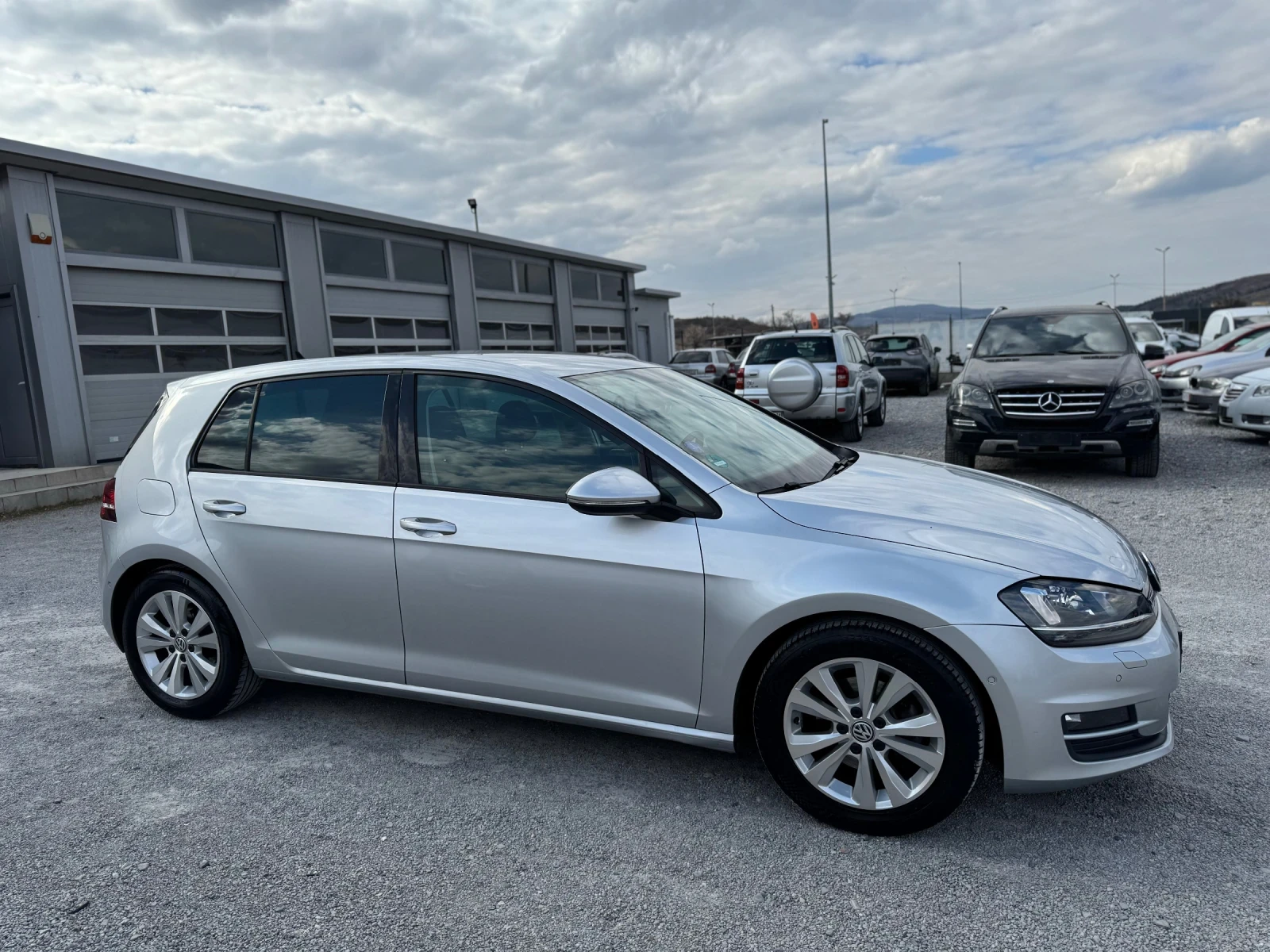 VW Golf 1.6TDI 110/XENON/FULL-LED/NAVI/ БЕЗ АНАЛОГ, снимка 5 - Автомобили и джипове - 53975079