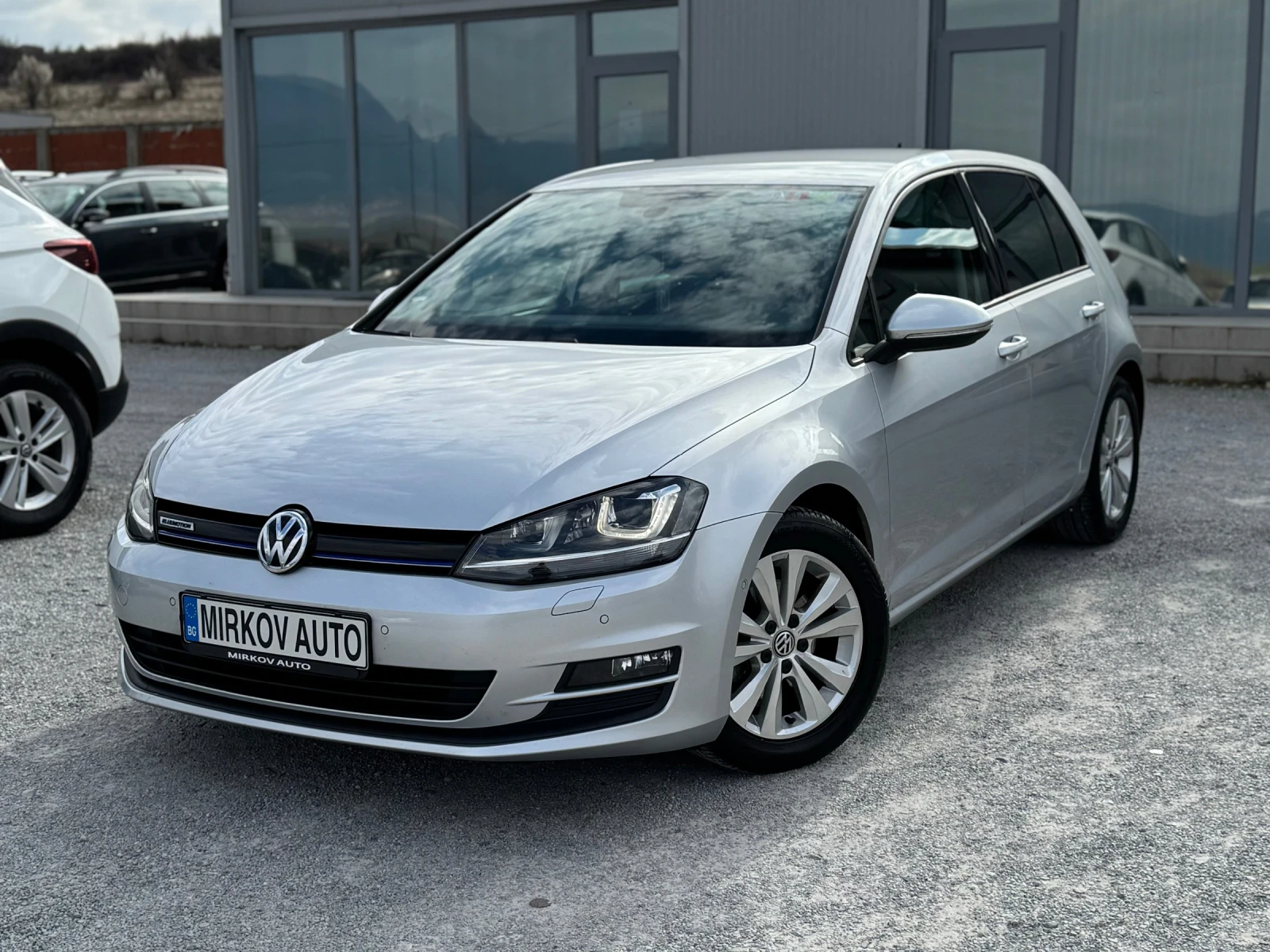 VW Golf 1.6TDI 110/XENON/FULL-LED/NAVI/ БЕЗ АНАЛОГ, снимка 2 - Автомобили и джипове - 53975079