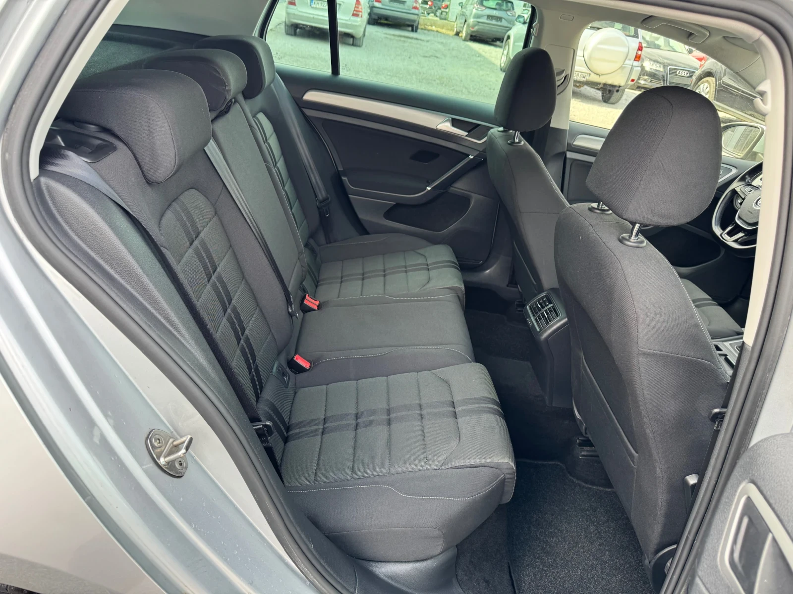 VW Golf 1.6TDI 110/XENON/FULL-LED/NAVI/ БЕЗ АНАЛОГ, снимка 15 - Автомобили и джипове - 53975079