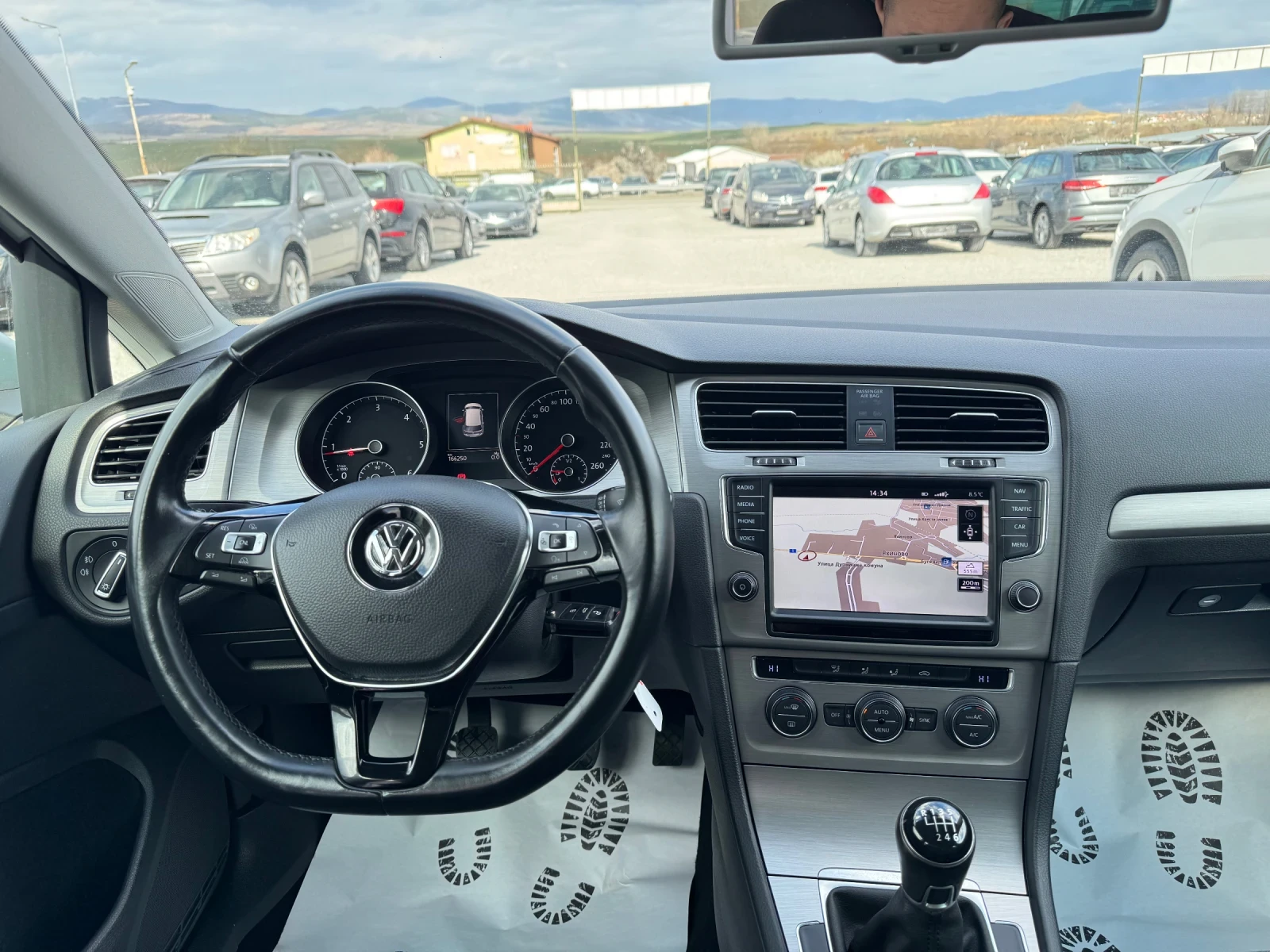 VW Golf 1.6TDI 110/XENON/FULL-LED/NAVI/ БЕЗ АНАЛОГ, снимка 10 - Автомобили и джипове - 53975079