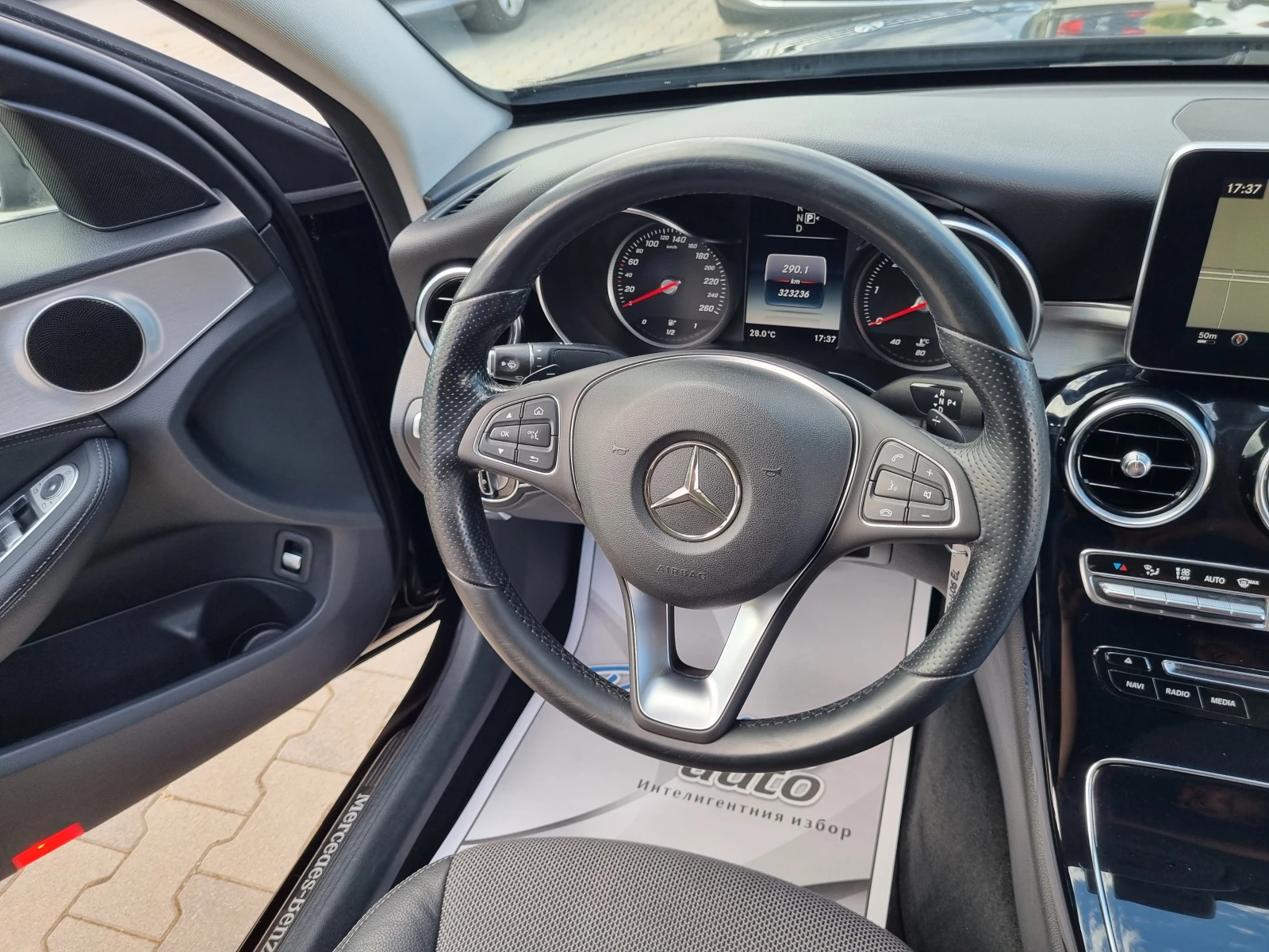 Mercedes-Benz C 220 CDi= AMG= СЕДАН= АВТОМАТИК-СЕРВИЗНА ИСТОРИЯ !!!, снимка 12 - Автомобили и джипове - 55223645