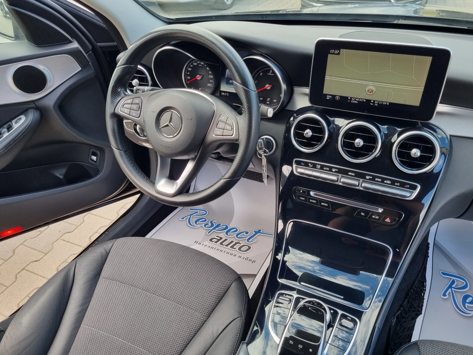 Mercedes-Benz C 220 CDi= AMG= СЕДАН= АВТОМАТИК-СЕРВИЗНА ИСТОРИЯ !!!, снимка 10 - Автомобили и джипове - 55223645