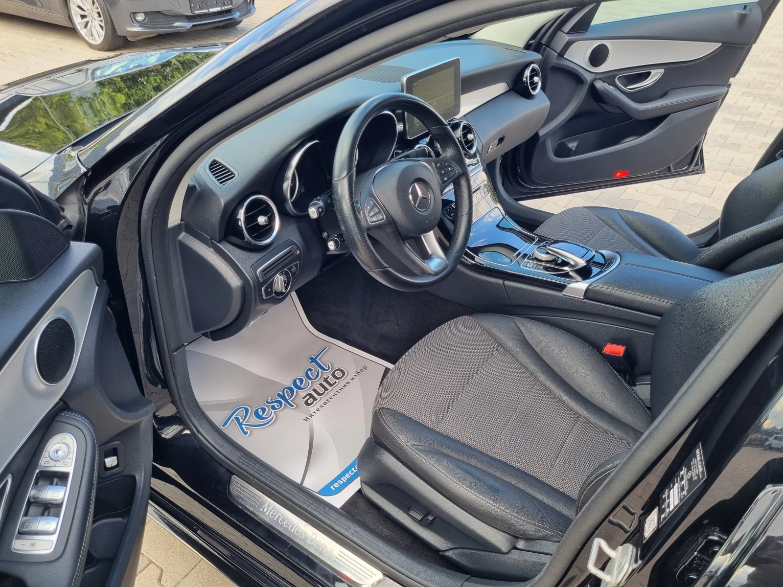 Mercedes-Benz C 220 CDi= AMG= СЕДАН= АВТОМАТИК-СЕРВИЗНА ИСТОРИЯ !!!, снимка 7 - Автомобили и джипове - 55223645