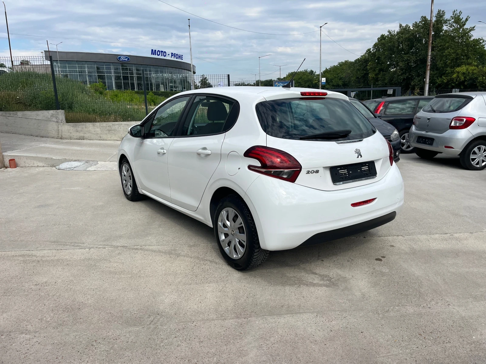 Peugeot 208 1.5hdi, снимка 8 - Автомобили и джипове - 55374047