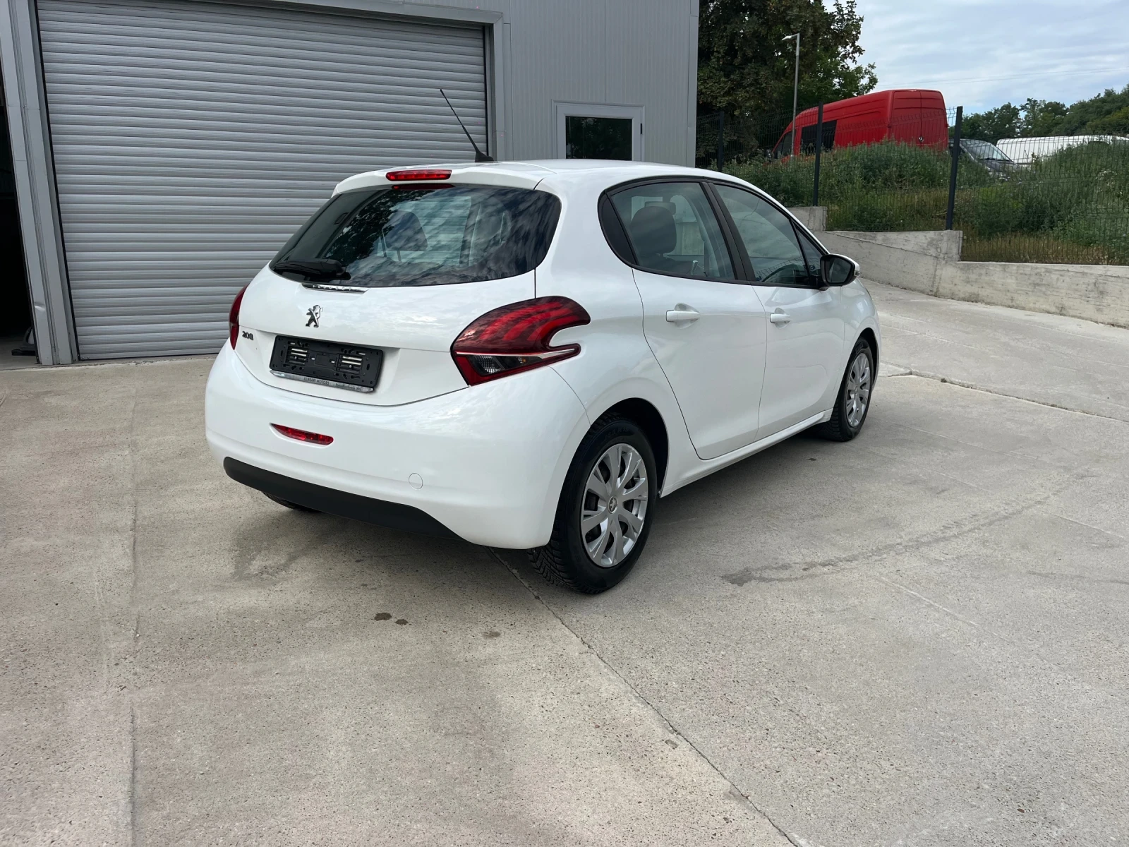 Peugeot 208 1.5hdi, снимка 6 - Автомобили и джипове - 55374047
