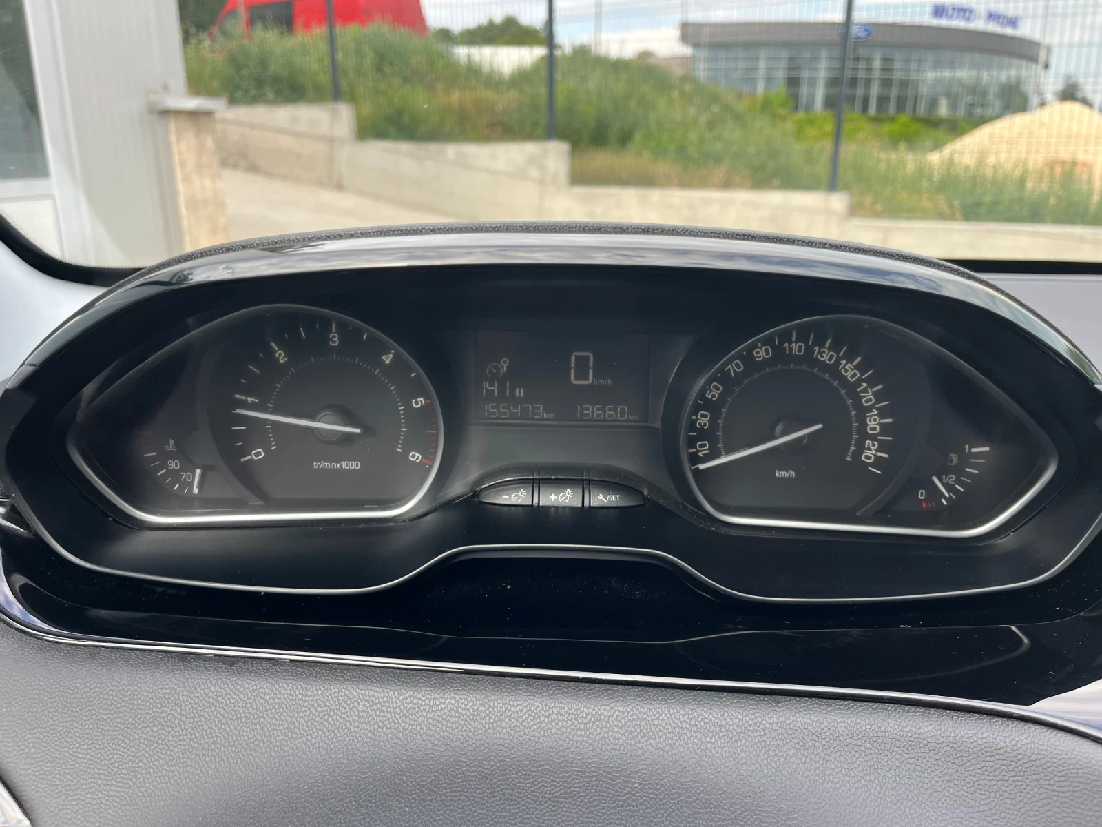 Peugeot 208 1.5hdi, снимка 13 - Автомобили и джипове - 55374047