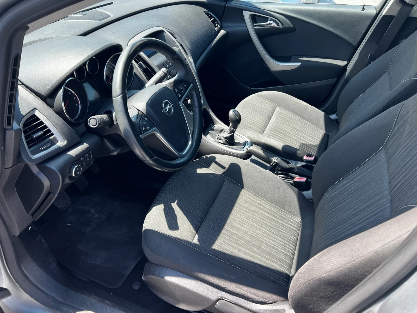 Opel Astra 1.6Бензин 115к.с. 99000 KM!!  EURO 5A, снимка 4 - Автомобили и джипове - 55466283