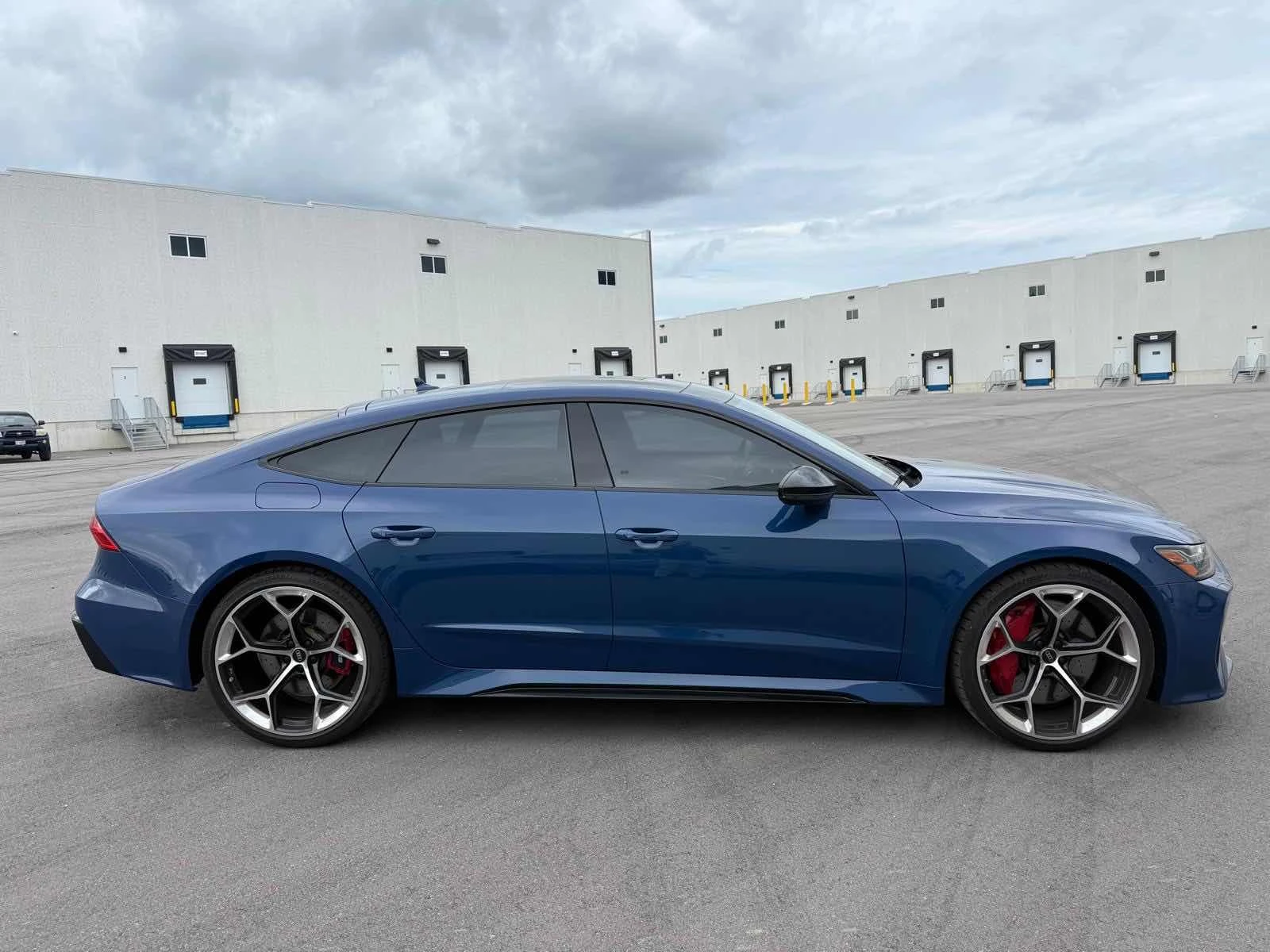 Audi Rs7 * 4.0 TFSI quattro * CARFAX * ОПЦИЯ ЗА ФИНАНСИРАНЕ, снимка 3 - Автомобили и джипове - 55979533