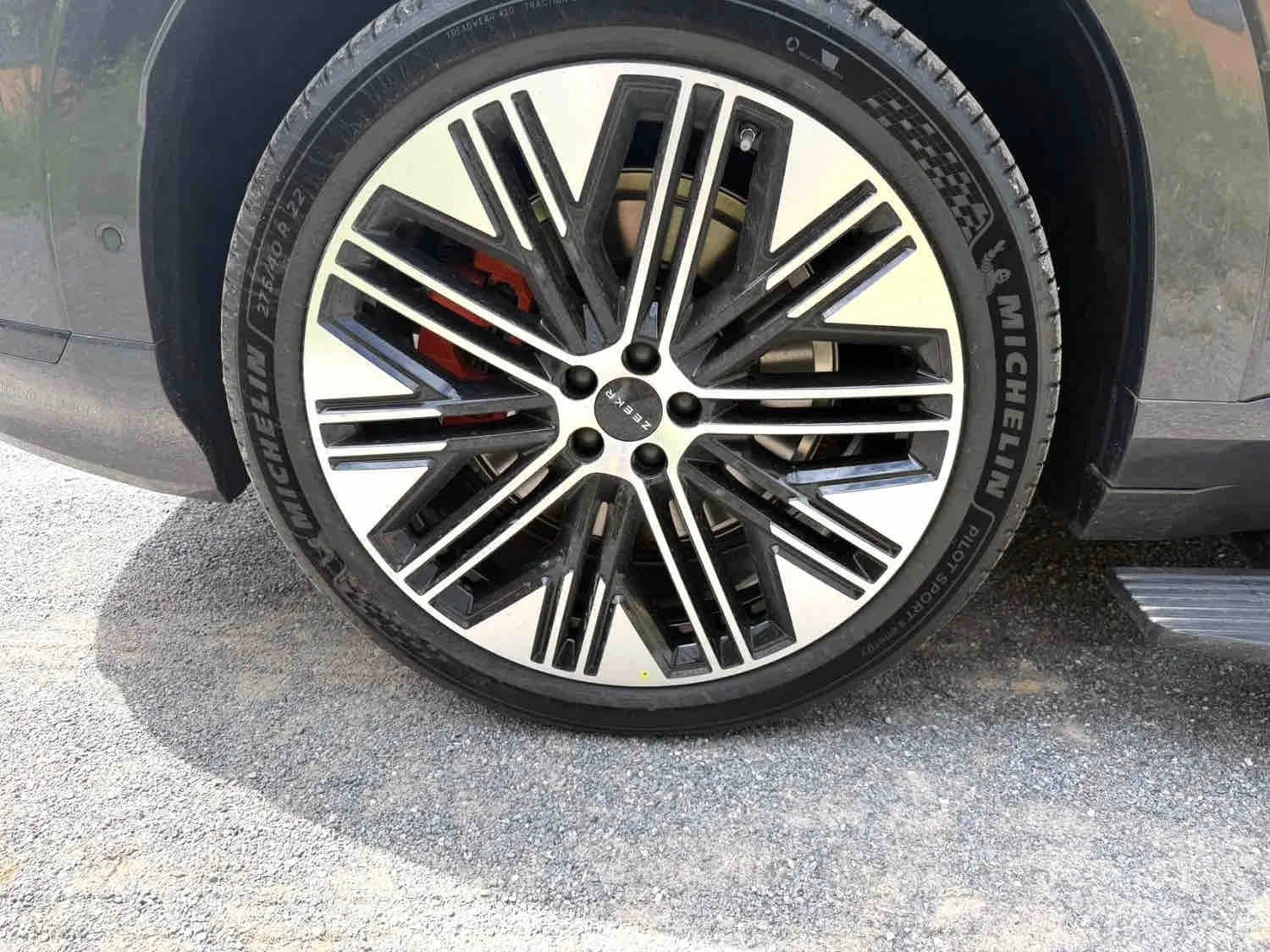 Zeekr 9X 8X ULTRA+ | 70 kWh | 898 �.�. | AWD 4X4 | FULL  | Mobile.bg � ����������� 9