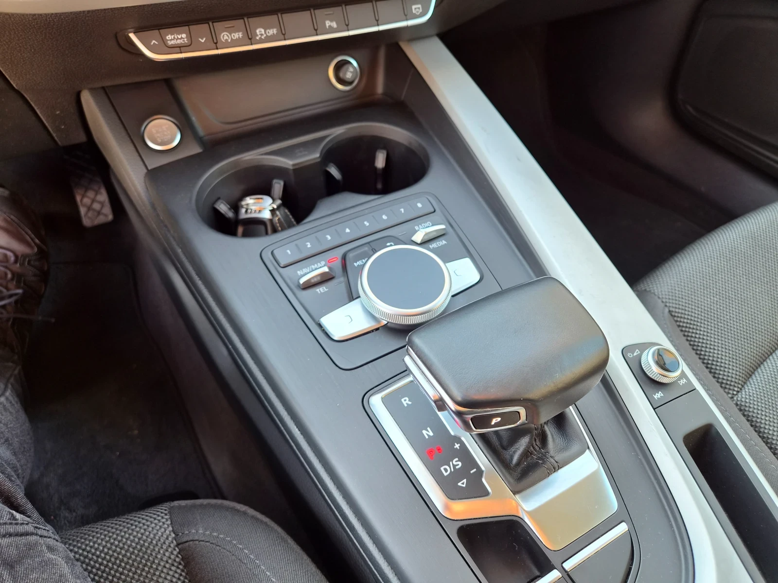Audi A4 2.0 TDI, снимка 15 - Автомобили и джипове - 56598271