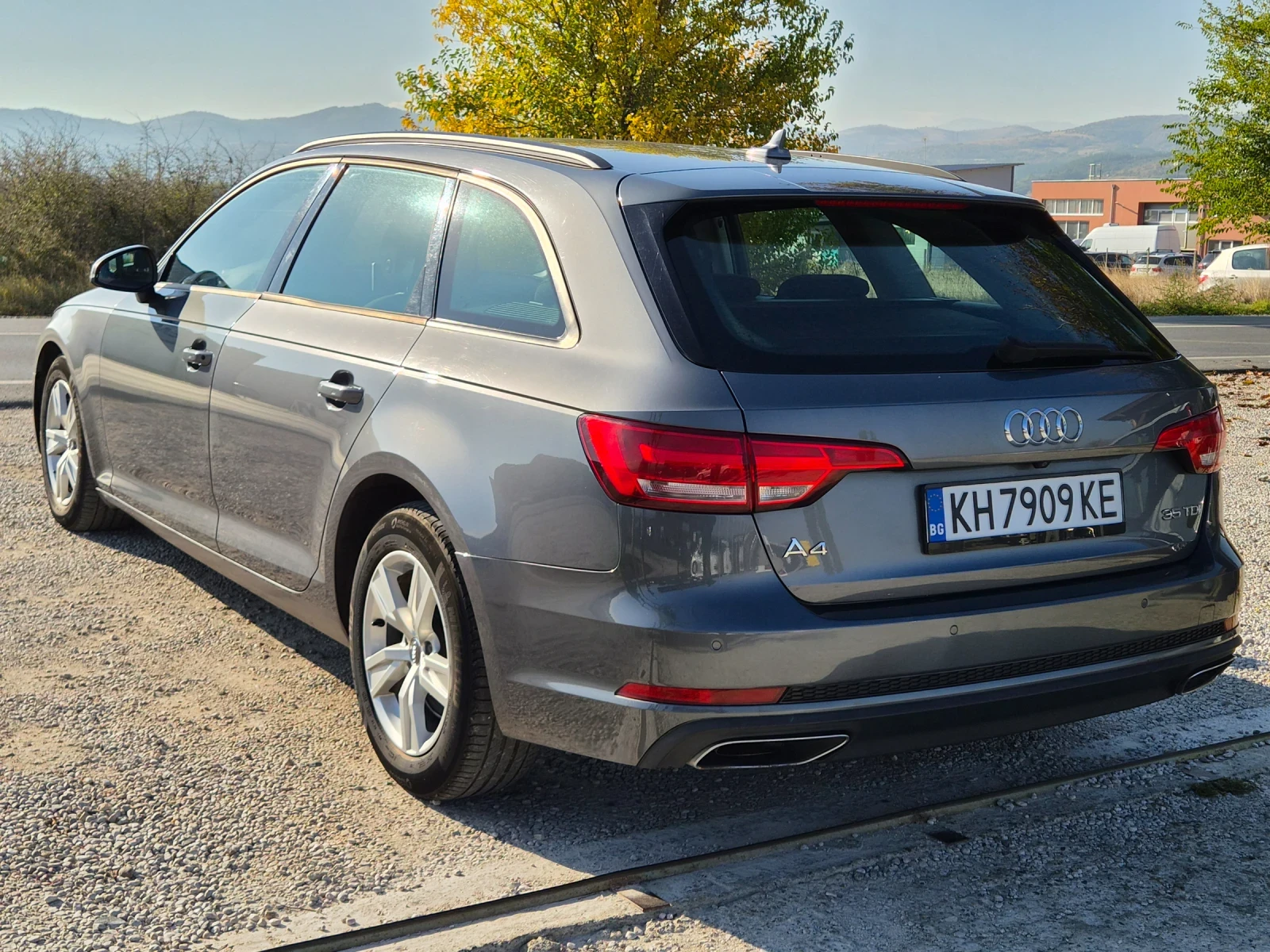 Audi A4 2.0 TDI, снимка 4 - Автомобили и джипове - 56598271