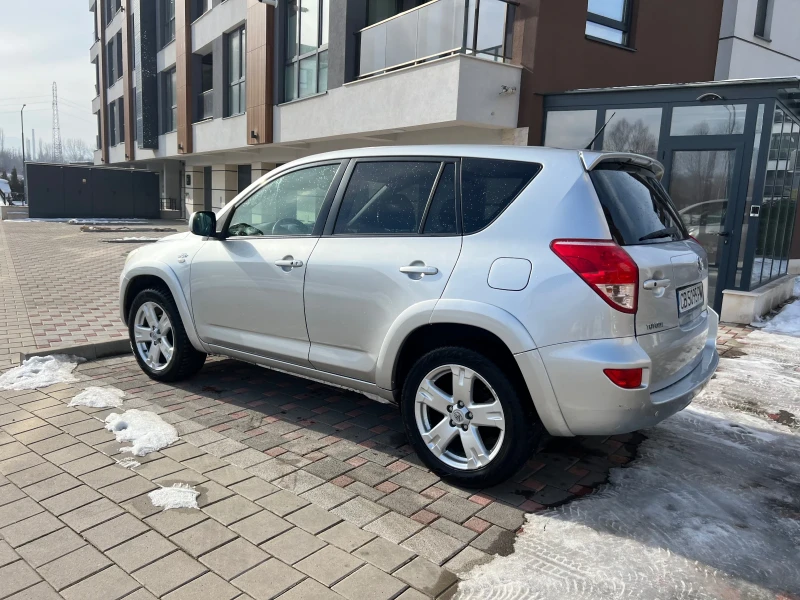 Toyota Rav4 2.2 Dcat Keyless Go, снимка 3 - Автомобили и джипове - 48724962