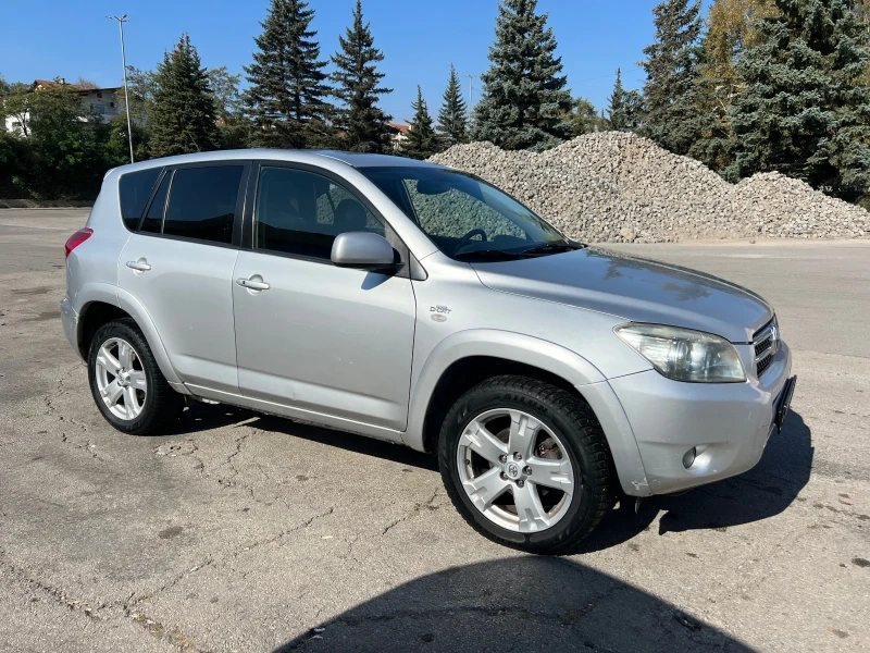 Toyota Rav4 2.2 DCAT ежедневен, снимка 3 - Автомобили и джипове - 47642415