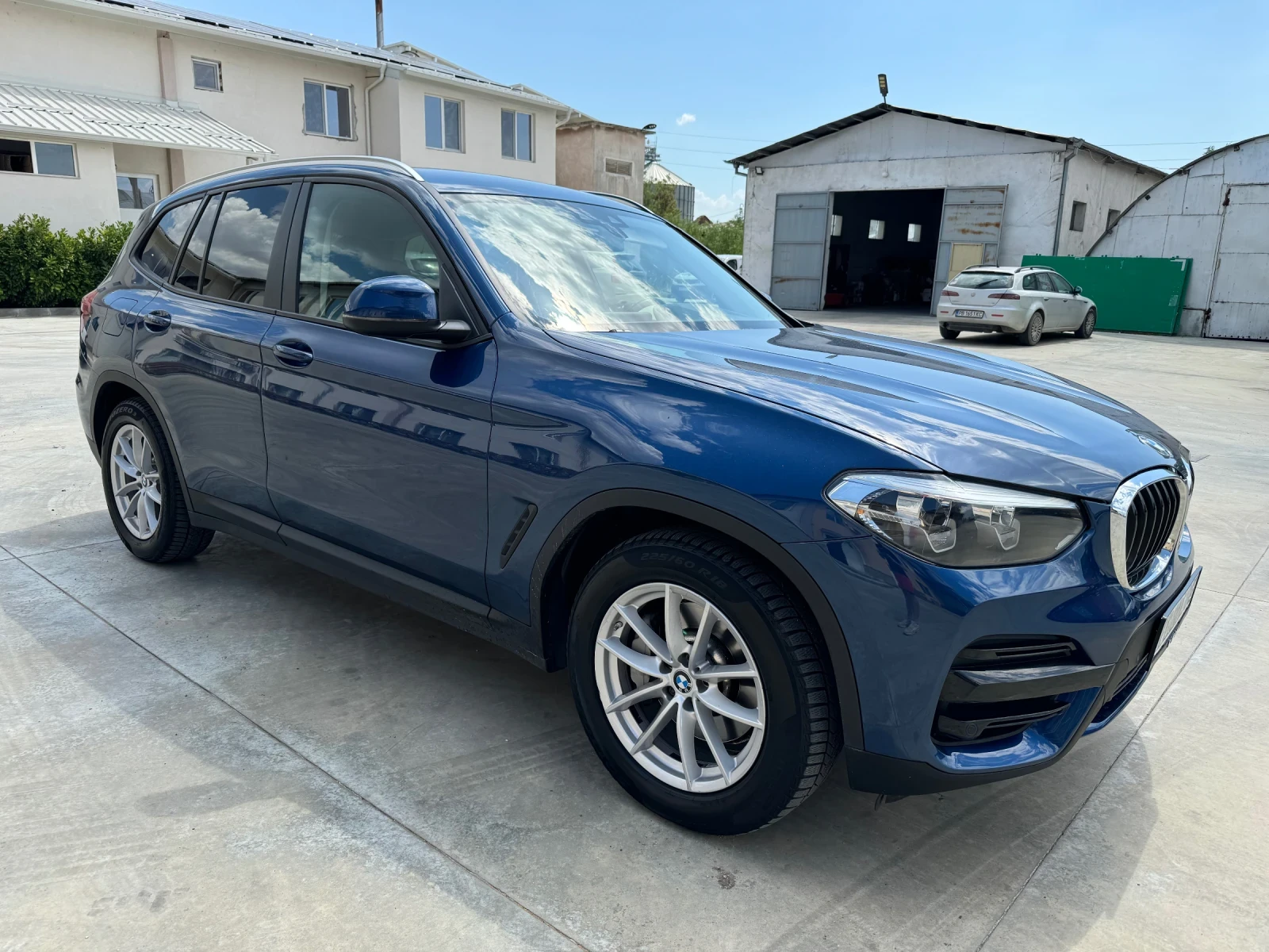 BMW X3 30e - изображение 2