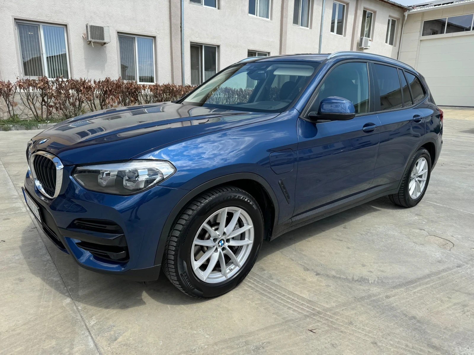 BMW X3 30e - изображение 3