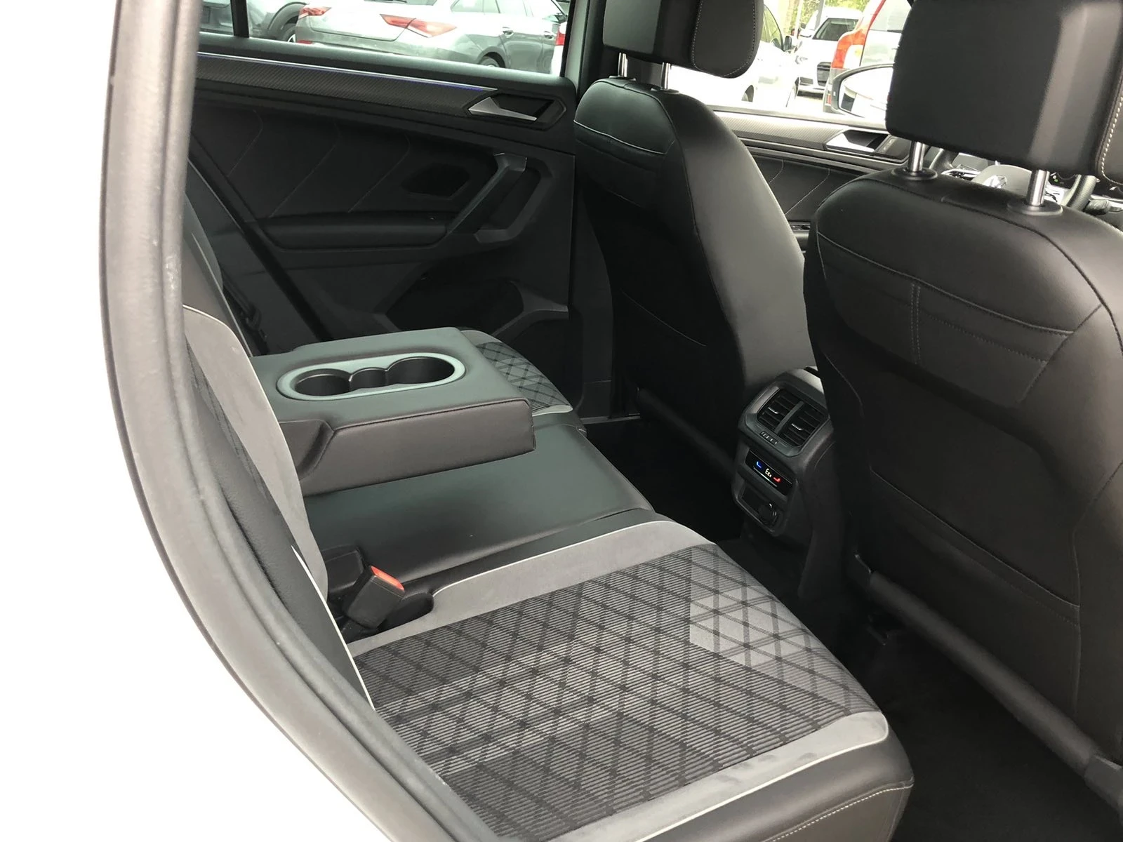 VW Tiguan R-Line Hybrid | Mobile.bg   13