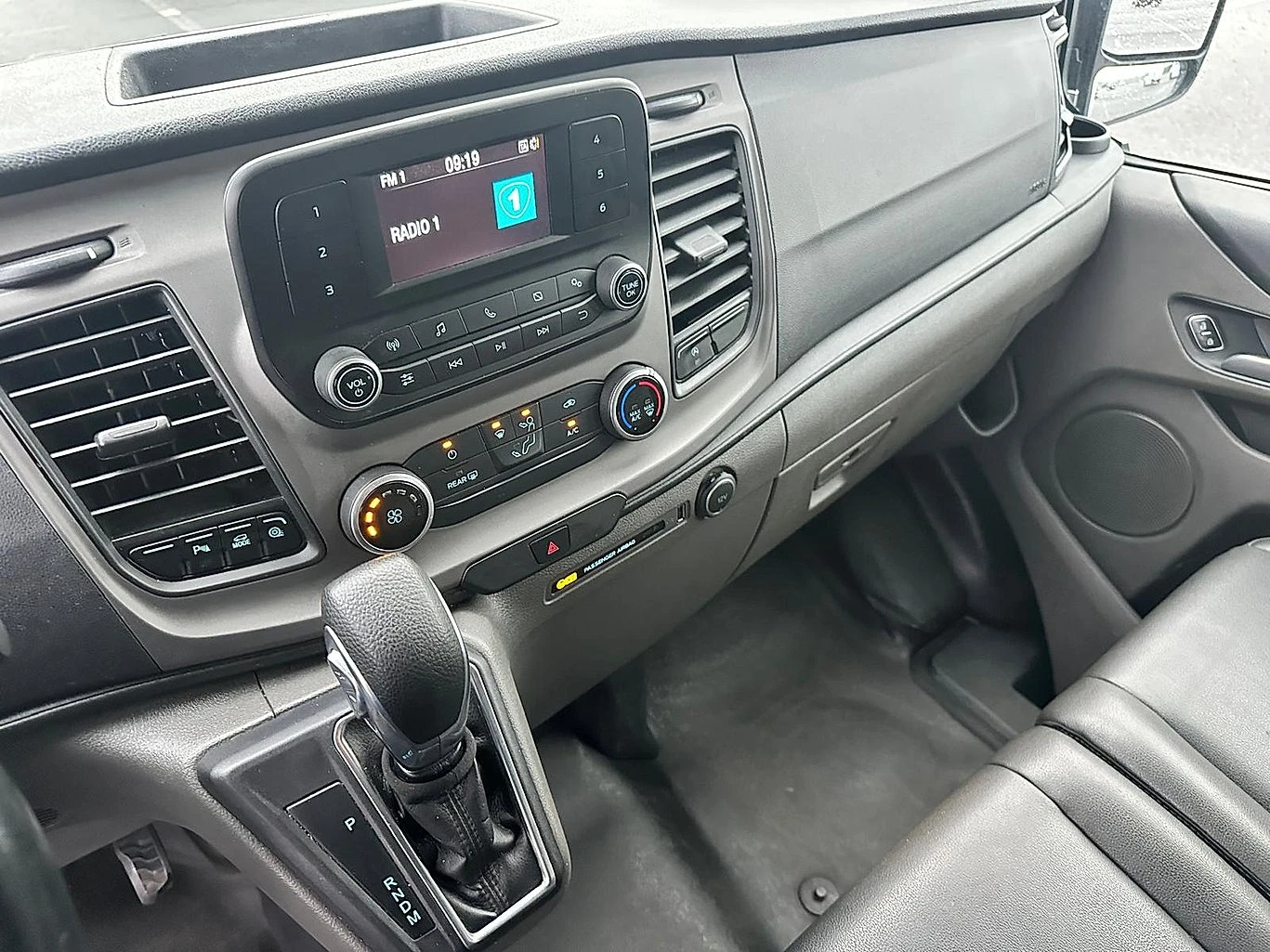 Ford Transit Custom 2.0 ТDCI AUTOMAT 8+ 1, снимка 10 - Бусове и автобуси - 53748395