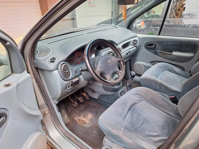 Renault Scenic van, снимка 10 - Автомобили и джипове - 48381599